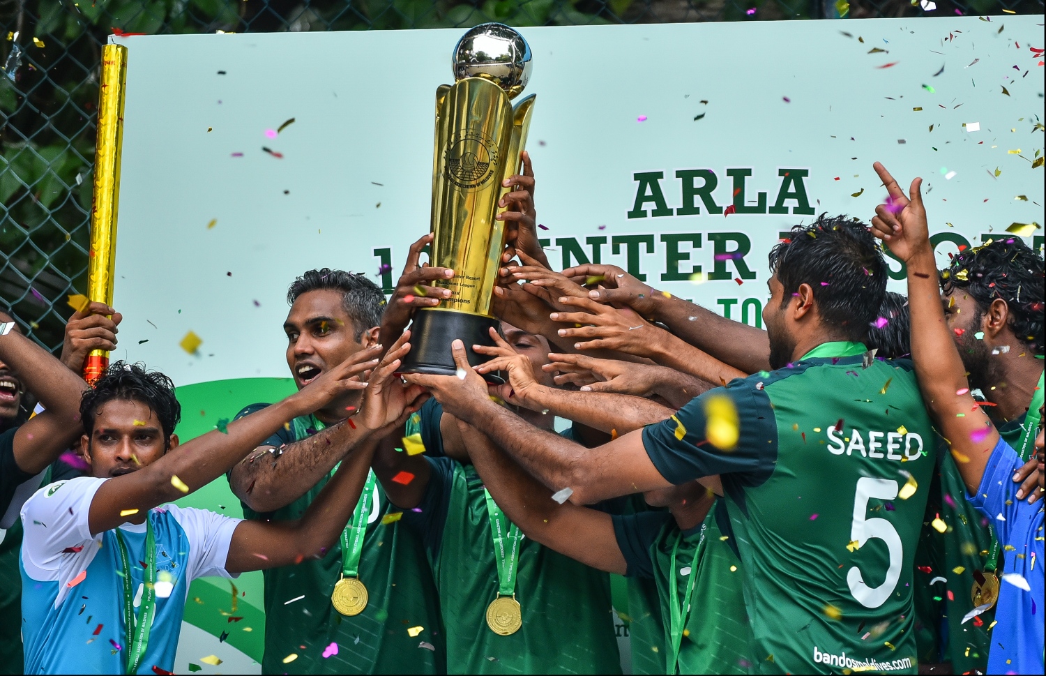 ބަނޑޮސް އައިލެންޑް ރިސޯޓު: ޖުލައި 22، 2018: އާލާ އިންޓަ ރިސޯޓް ޗެމްޕިއަންސް ލީގު ވޮލީބޯޅަ މުބާރާތުގެ ފައިނަލް މެޗުގެ ތެރެއިން: ގްރޭންޑްޕާކް ކޮއްދިއްޕަރު އަދި ބަނޑޮސް މޯލްޑިވްސް ވާދަކުރި މި މިމެޗުން ސީދާ ތިން ސެޓުން މޮޅުވެ، މުބާރާތް ކާމިޔާބުކުރީ ބަނޑޮސް މޯލްޑިވްސްއިން.--- މިހާރު ފޮޓޯ: ހުސައިން ވަހީދު