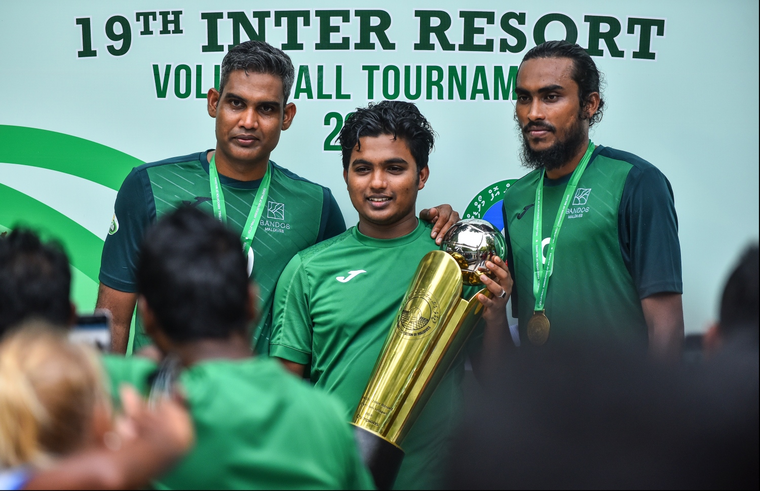 ބަނޑޮސް އައިލެންޑް ރިސޯޓު: ޖުލައި 22، 2018: އާލާ އިންޓަ ރިސޯޓް ޗެމްޕިއަންސް ލީގު ވޮލީބޯޅަ މުބާރާތުގެ ފައިނަލް މެޗުގެ ތެރެއިން: ގްރޭންޑްޕާކް ކޮއްދިއްޕަރު އަދި ބަނޑޮސް މޯލްޑިވްސް ވާދަކުރި މި މިމެޗުން ސީދާ ތިން ސެޓުން މޮޅުވެ، މުބާރާތް ކާމިޔާބުކުރީ ބަނޑޮސް މޯލްޑިވްސްއިން.--- މިހާރު ފޮޓޯ: ހުސައިން ވަހީދު