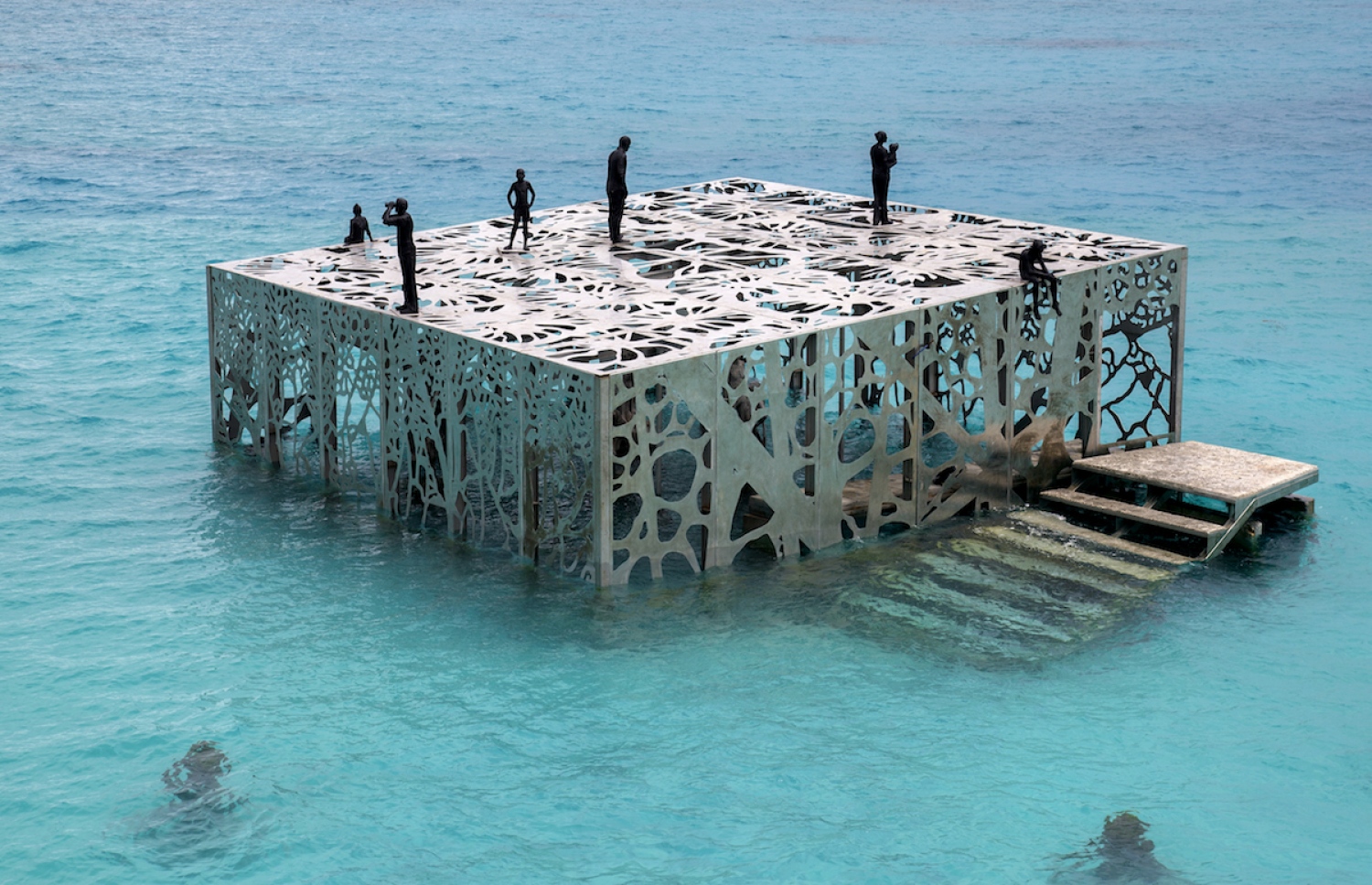 ސިއްރު ފެންފުށީގެ ގެލެރީ ގައި ބަހައްޓާފައިވާ ބުދުތައް: އެ ތަކެތި ނެގުމުގެ މަސައްކަތް މިހާރު ފަށާފައިވާ ކަމަށް ޓޫރިޒަމް މިނިސްޓްރީން ބުނޭ.