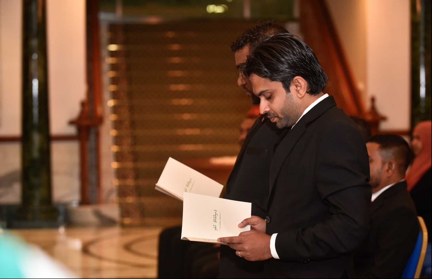 މާލެ: ޖުލައި 24، 2018- ހައި ކޯޓުގެ ފަނޑިޔާރު ކަމުގެ ހުވާ، ކްރިމިނަލް ކޯޓުގެ ކުރީގެ ފަނޑިޔާރު ހުސެއިން ޝަހީދު (ކ) އާއި ޖޭއެސްސީގެ ކުރީގެ ނައިބު ރައީސް މުހައްމަދު ފައިސަލް، ސުޕްރީމް ކޯޓު ގައި މިރޭ ކުރައްވަނީ.---ފޮޓޯ: ހުސެއިން ވަހީދު/މިހާރު