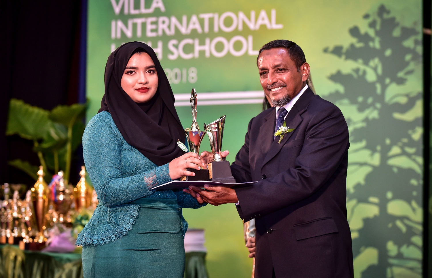 ވިލާ އިންޓަނޭޝަނަލް ހައި ސްކޫލުގެ ދަސްވެނިވުން