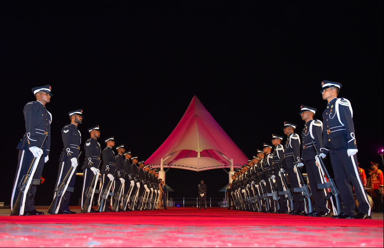 މާލެ: ޖުލައި 26، 2018- ރާއްޖޭގެ މިނިވަން ކަމަށް 53 އަހަރު ފުރުން ފާހަގަކުރުމުގެ ގޮތުން ޖުމްހޫރީ މައިދާނުގައި ބޭއްވި ރަސްމިއްޔާތުގެ ތެރެއިން.---ފޮޓޯ: ހުސައިން ވަހީދު/މިހާރު