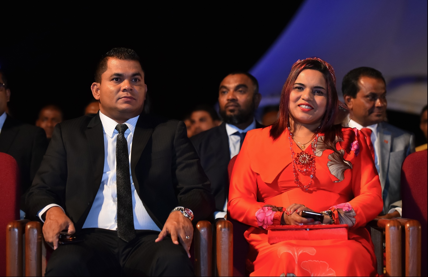 މާލެ: ޖުލައި 26، 2018- ރާއްޖޭގެ މިނިވަން ކަމަށް 53 އަހަރު ފުރުން ފާހަގަ ކުރުމަށް ޖުމްހޫރީ މައިދާނުގައި ބޭއްވި ރަސްމިއްޔާތުގައި ޔޫތު މިނިސްޓަރު އިރުތިޝާމް (ކ) އަދި ފިރިކަލުން ހުޅުދޫ ދާއިރާގެ ޕީޕީއެމްގެ މެމްބަރު ޝާހިދު ބައިވެރިވެވަޑައިގަންނަވަނީ.---ފޮޓޯ: ހުސައިން ވަހީދު/މިހާރު