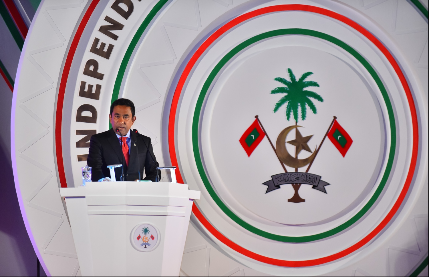 މާލެ: ޖުލައި 26، 2018- ރާއްޖޭގެ މިނިވަން ކަމަށް 53 އަހަރު ފުރުން ފާހަގަ ކުރުމަށް ޖުމްހޫރީ މައިދާނުގައި ބޭއްވި ރަސްމިއްޔާތުގައި ރައީސް އަބްދުﷲ ޔާމީން ވާހަކަފުޅު ދައްކަވަނީ.---ފޮޓޯ: ހުސައިން ވަހީދު/މިހާރު