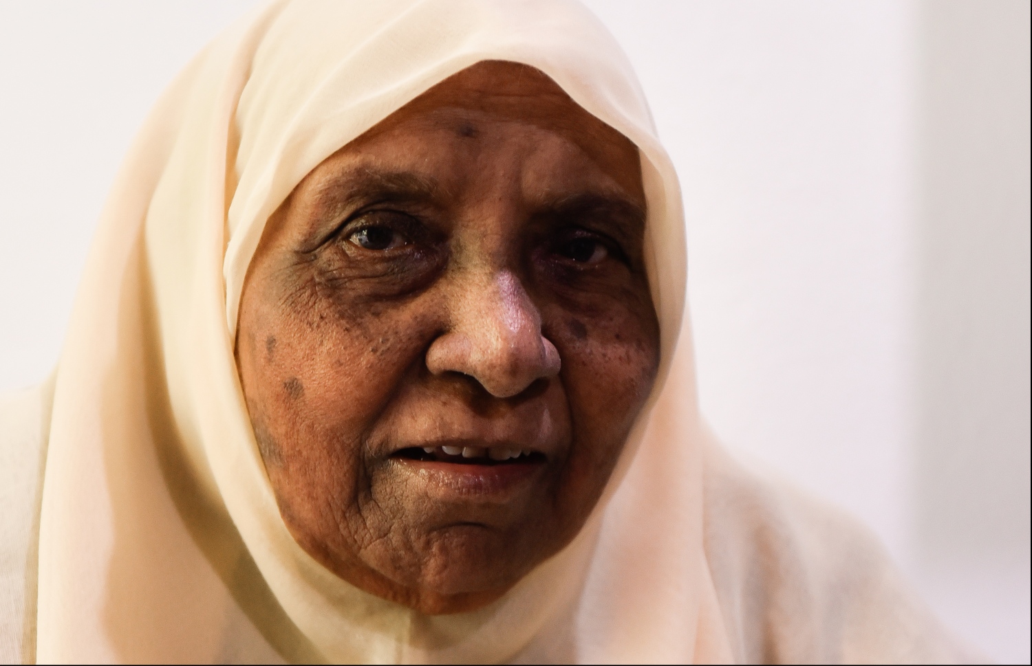 އައިޝަތު އަނީސް "މިހާރަ"ށް އިންޓަވިއުއެއް ދެއްވަނީ. –ފޮޓޯ: ހުސެއިން ވަހީދު/ މިހާރު