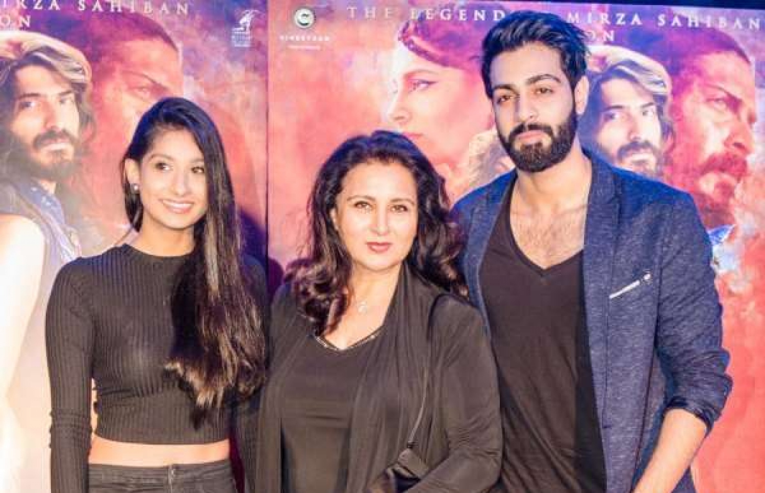 ޕޫނަމް ދެ ދަރިންނާ އެކު.