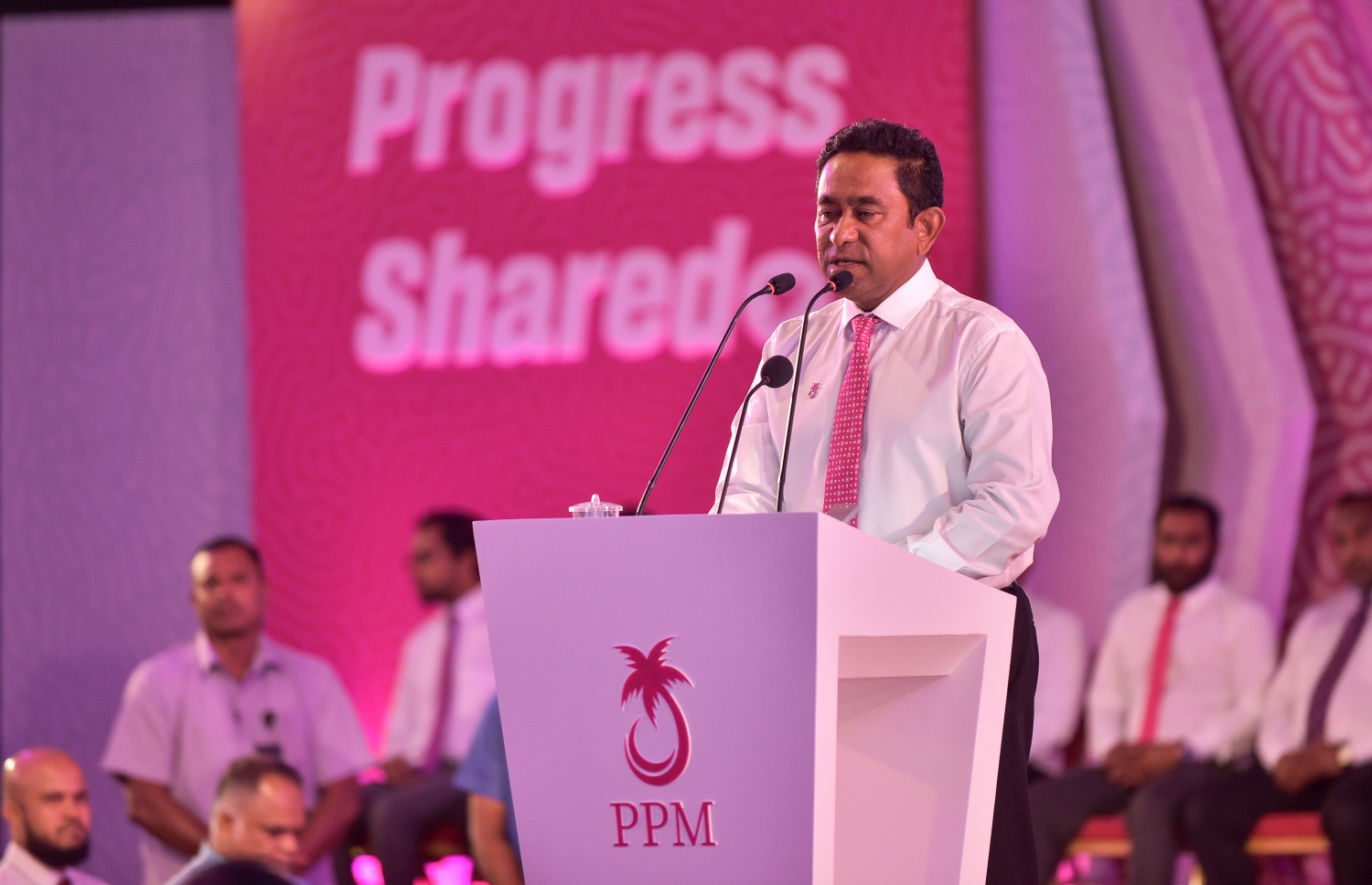 ދަރުބާރުގޭގައި މިރޭ ބޭއްވި ޖަލްސާގައި ރައީސް ޔާމީން ވާހަކަފުޅު ދައްކަވަނީ.--- ފޮޓޯ: ނިޝާން އަލީ/ މިހާރު