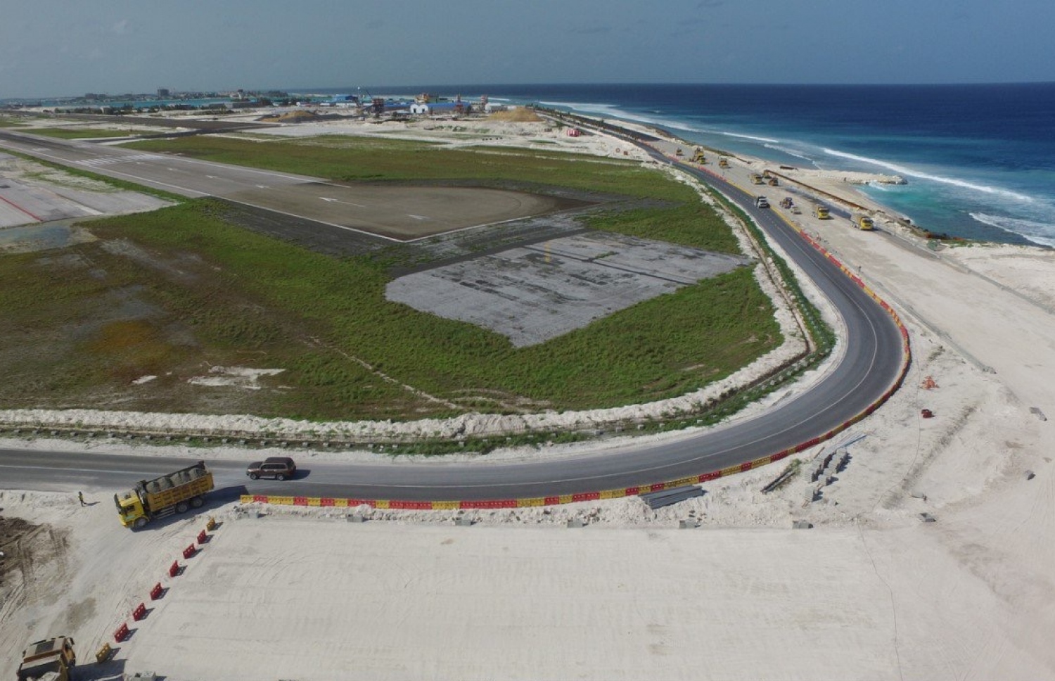 ބްރިޖާ ގުޅުވައިގެން ހުޅުލެއިން ހުޅުމާލެއަށް ހަދާ ލިންކް ރޯޑުގެ މަސައްކަތްކުރަނީ. ފޮޓޯ: އެމްއޭސީއެލް