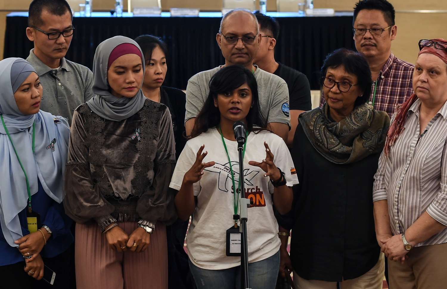 އެމްއެޗް370 އާ ބެހޭ ރިޕޯޓް ނެރުމުގެ ރަސްމިއްޔާތަށް ފަހު ބޯޓުން ދަތުރުކުރި މީހެއްގެ ދަރިއެއް ކަމަށްވާ ގްރޭސް ސުބަރިތިރާއީ ނޫސްވެރިންނާ ވާހަކަ ދައްކަވަނީ. --ފޮޓޯ:އޭއެފްޕީ