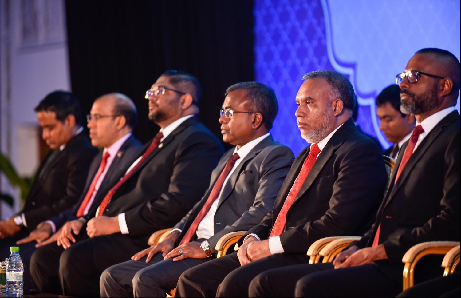 މާލެ: ޖުލައި 30، 2018: ދަރުބާރުގޭގައި ބޭއްވި ގާނޫނީ ވަކީލުން ހުވާކުރުމުގެ ރަސްމިއްޔާތުގެ ތެރެއިން.-- ފޮޓޯ: ހުސައިން ވަހީދު /މިހާރު