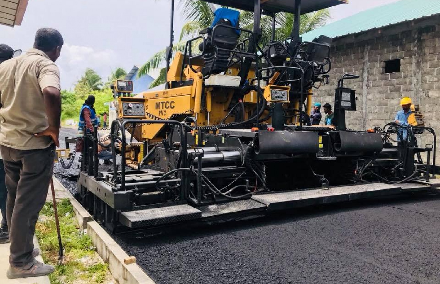 ފުނަދޫގެ މަގުތަކުގައި ތާރު އެޅުމުގެ މަސައްކަތް އެމްޓީސީސީން ކުރަނީ