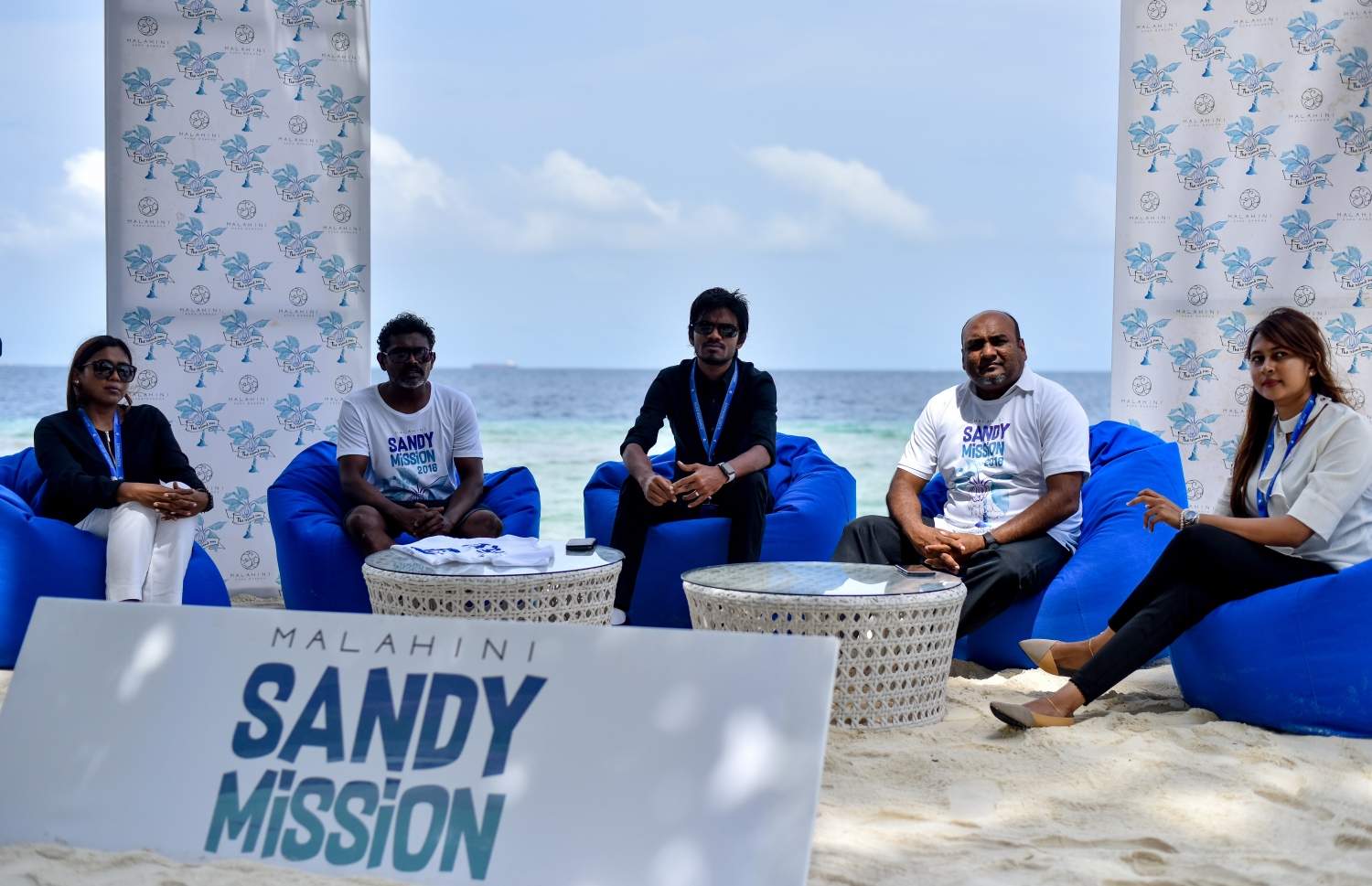 މަލަހިނި އިން އަންނަ ހުކުރު ދުވަހު ބާއްވާ "ސޭންޑީ މިޝަން 2018"ގެ ގޯލްޑް ޕާޓްނަރަކަށް އެލައިޑް އިންޝުއަރަންސް ހަމަޖެއްސުމަށް ބޭއްވި ރަސްމިއްޔާތުގެ ތެރެއިން: ފޮޓޯ: އަހުމަދު ނިޝާތު /މިހާރު