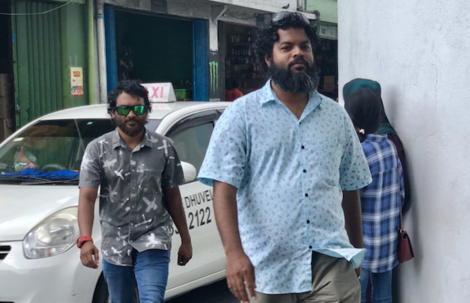 ރިލްވާން ވަގަށް ނެގި މައްސަލާގައި ދައުވާ ލިބުނު މީހުން ކޯޓަށް ހާޒިރުވަނީ. -- ފޮޓޯ: މިހާރު