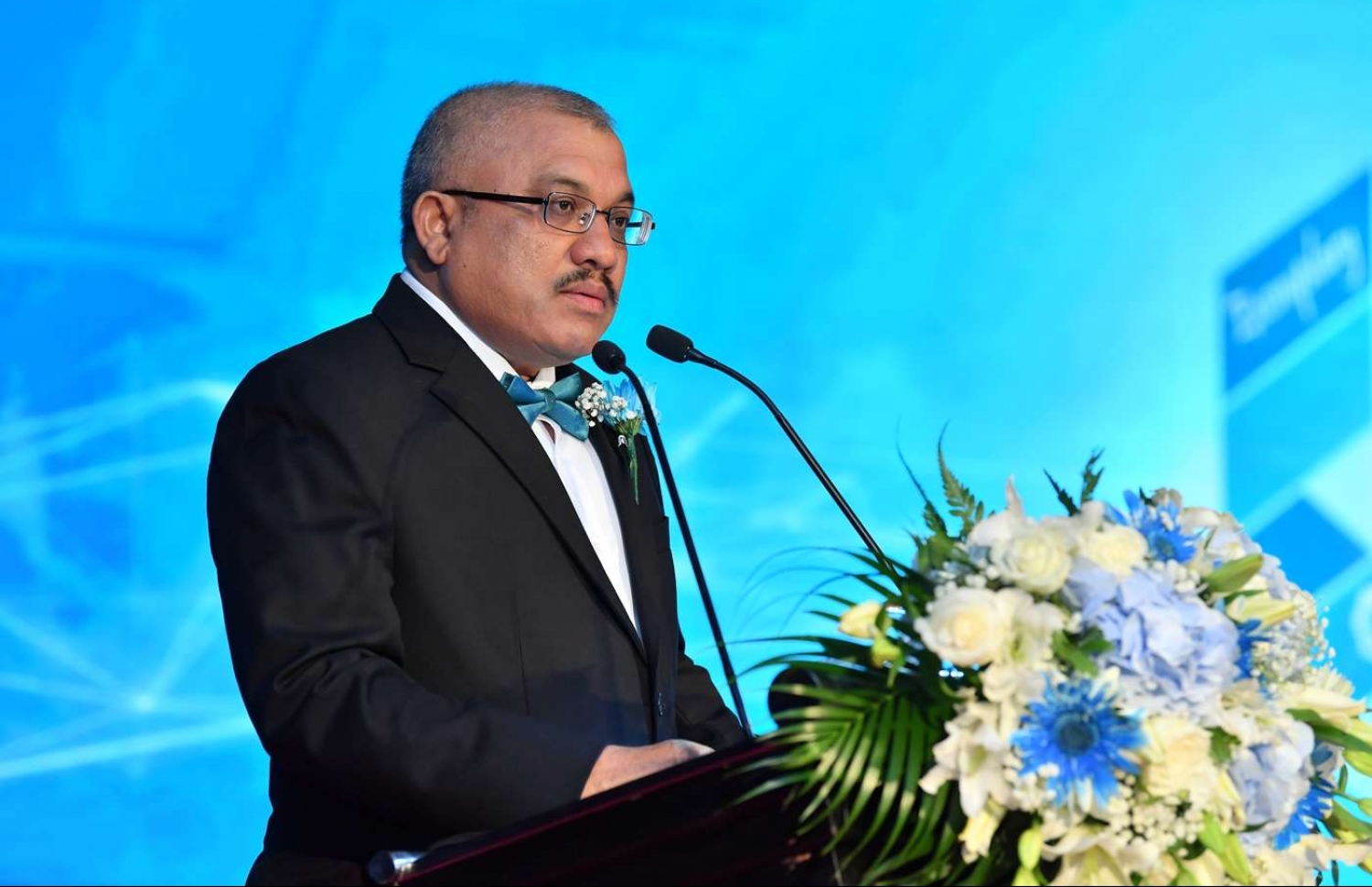 މާލެ: އޮގަސްޓް 3، 2018: މޯލްޑިވްސް އިންލަންޑް ރެވެނިއު އޮތޯރިޓީ (މީރާ)ގެ އަށް ވަނަ އަހަރީ ދުވަސް ފާހަގަކުރަން ދަރުބާރުގޭގައި ބޭއްވި ހަފުލާގެ ތެރެއިން: ނައިބު ރައީސް އަބްދުﷲ ޖިހާދު ޝަރަފުވެރިކޮށްދެއްވި މިހަފްލާގައި މީރާއިން މި އަހަރު ވެސް ވަނީ އެންމެ ގިނައިން ޓެކްސް ދެއްކި ފަރާތްތަކަށް، ތަފާތު 11 ގިންތިއަކުން 17 ފަރާތަކަށް ރަންލާރި އެވޯޑު ދީފައި.---ފޮޓޯ: ރައީސް އޮފީސް