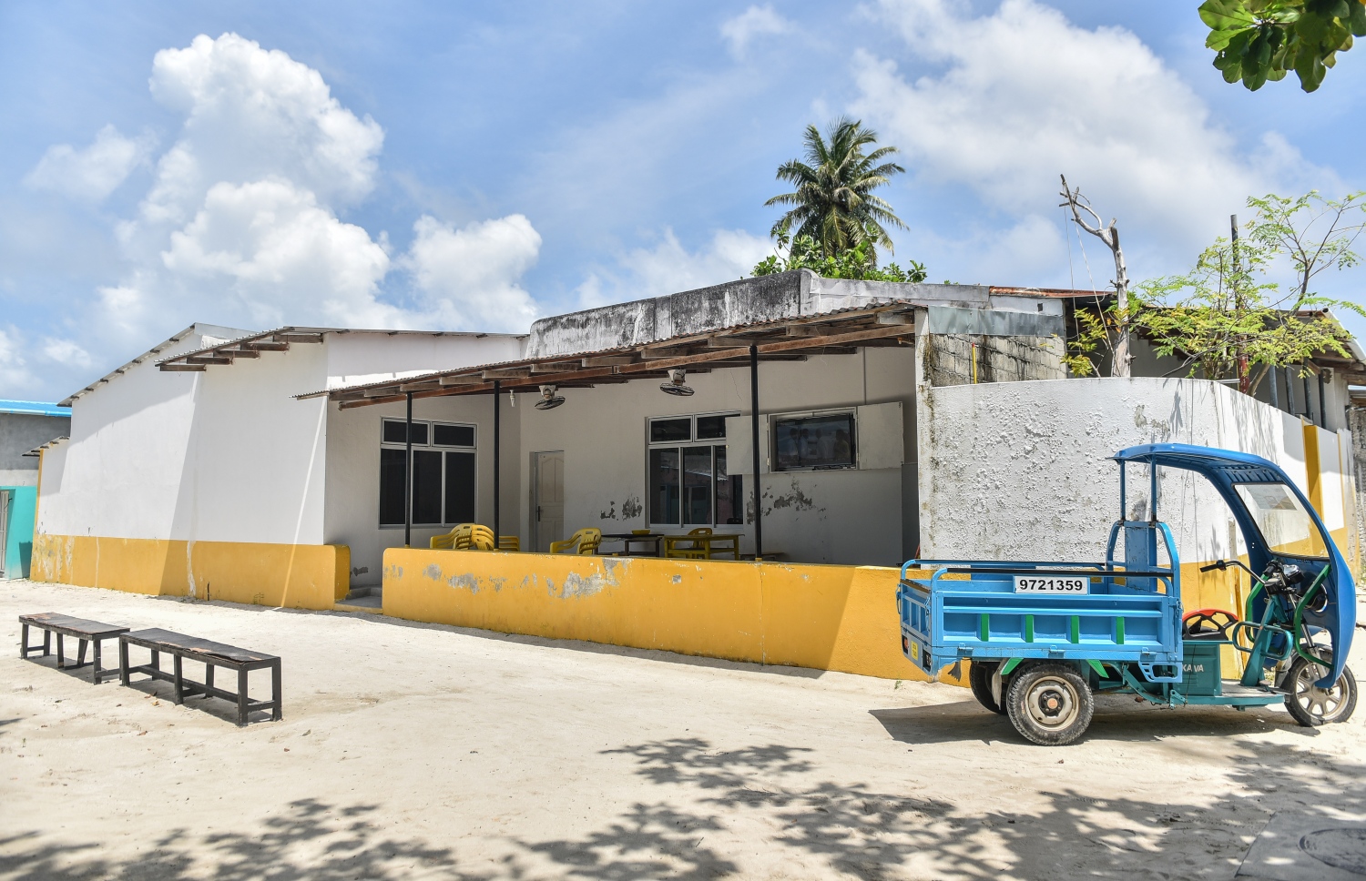 އިބޫގެ ބައްޕަ ހެއްދެވި ގެ: މި ގެއަށް ބޮޑެތި ބަދަލުތައް ގެންނަވާކަށް އިބޫ ބޭނުންފުޅެއް ނުވޭ.---ފޮޓޯ: ނިޝާން އަލީ/މިހާރު