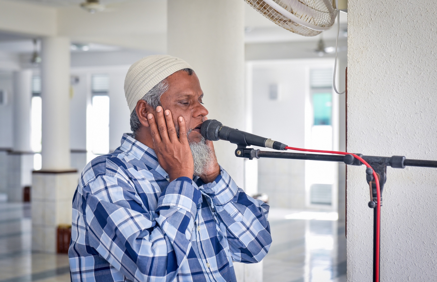 ހިންނަވަރުގެ ބޮޑު މިސްކިތުގައި މޫސަބެ ބަންގި ގޮވަނީ.---ފޮޓޯ: ނިޝާން އަލީ/މިހާރު