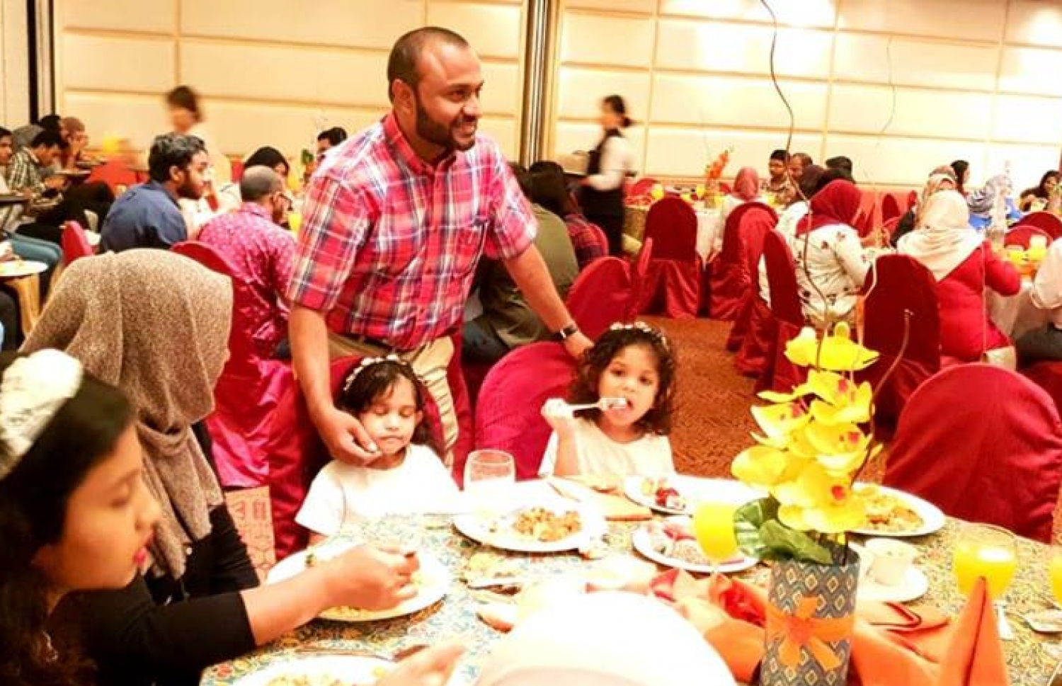 މެލޭޝިއާގައި ކިޔަވަމުން އަންނަ ދިވެހިންނާއެކު ޝަހީމް ރޭ ބޭއްވި ބައްދަލުވުން. -