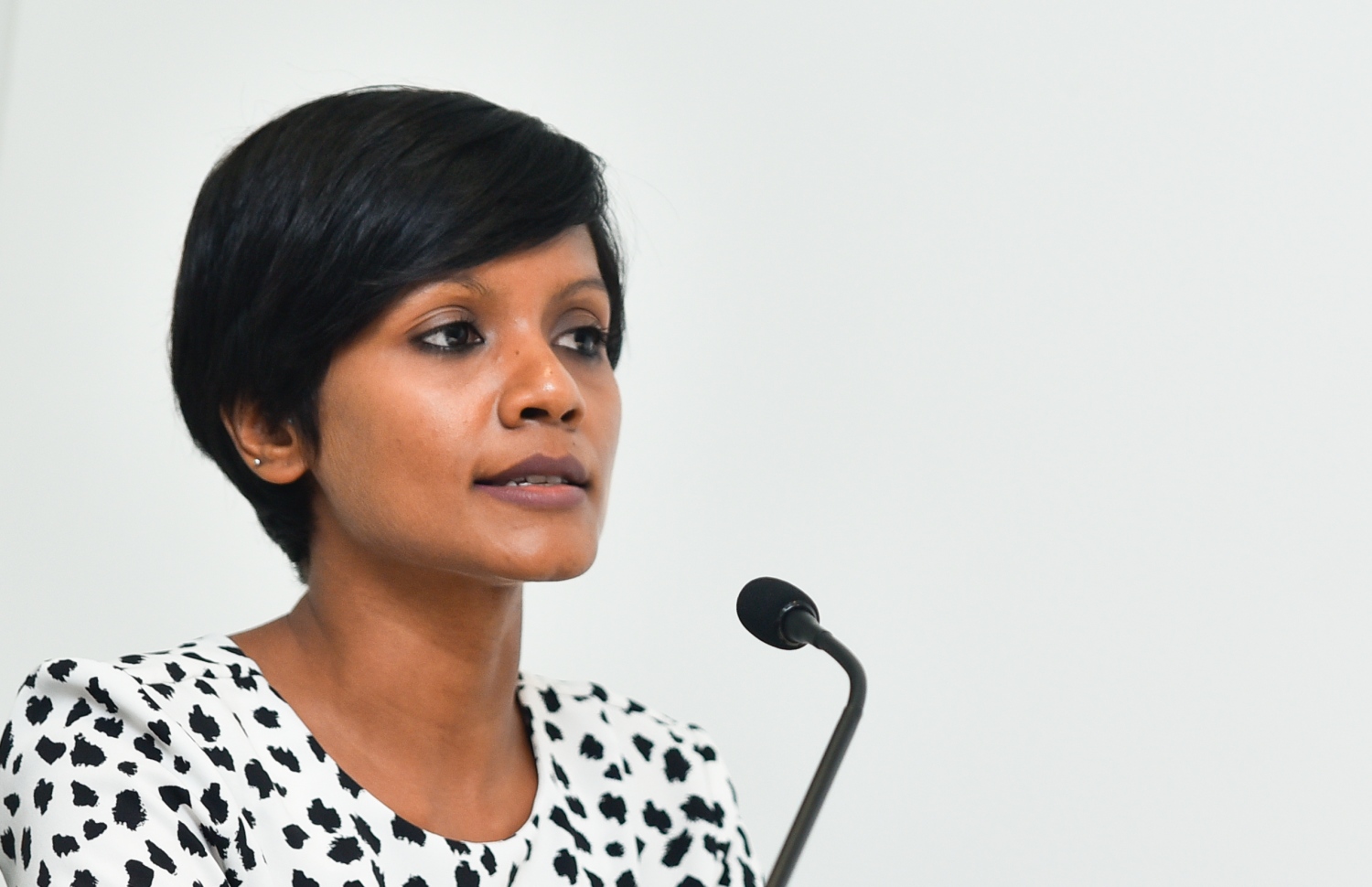 ގާނޫނުއަސާސީ އަށް 10 އަހަރު ފުރުމާ ގުޅިގެން މިރޭ ބޭއްވި ޕެނަލް ޑިސްކަޝަން ގައި ވަކީލާ ސަފާ ވާހަކަ ދައްކަވަނީ.---ފޮޓޯ: ހުސައިން ވަހީދު/މިހާރު