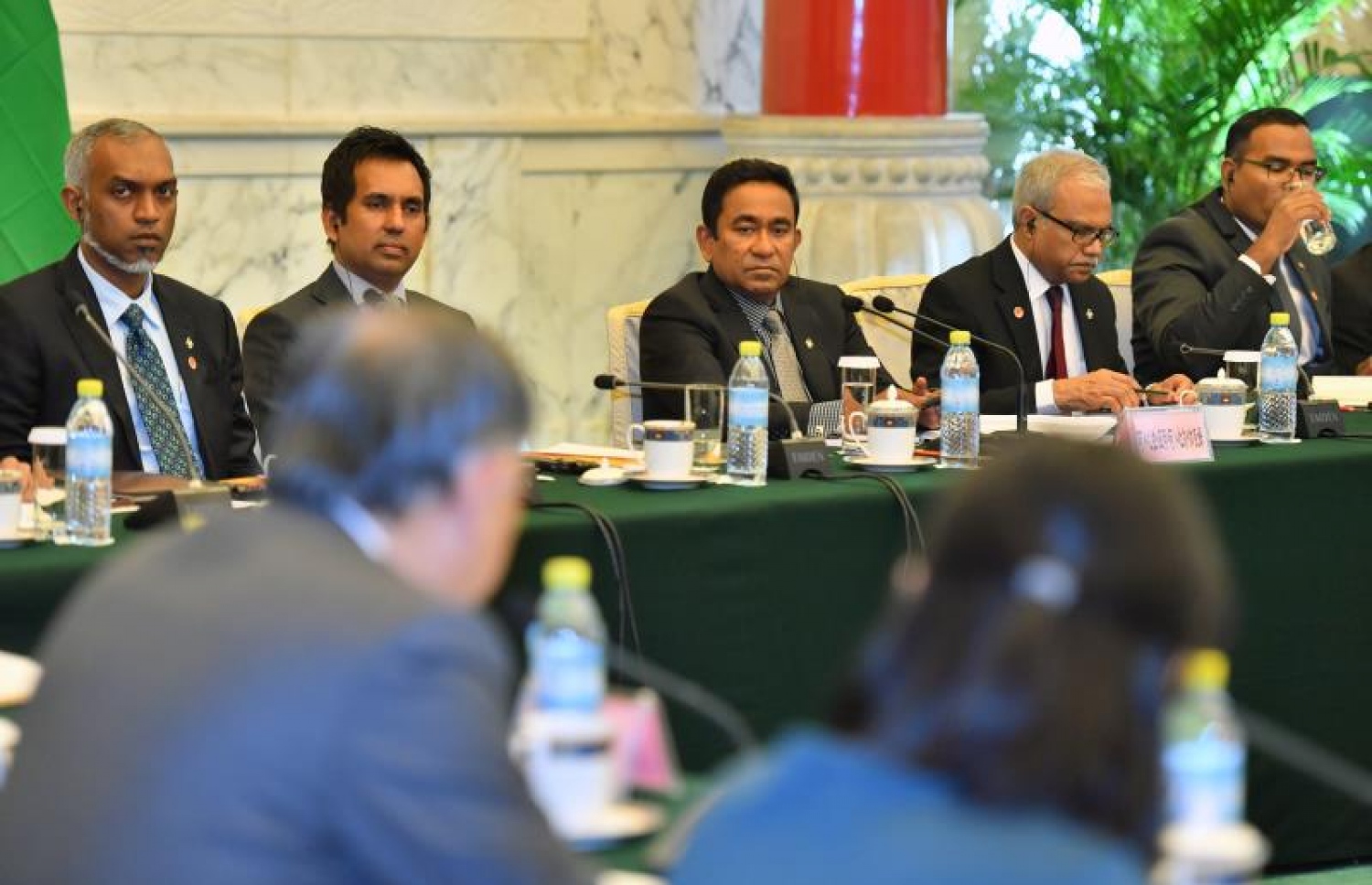 ރައީސް ޔާމީން ޗައިނާ އަށް ކުރެއްވި ދަތުރުފުޅުގައި، އެންމެ އަރިހުގައި މިނިސްޓަރު ސައީދު (ވ-2) ބައިވެރިވެވަޑައިގަންނަވަނީ. - ފޮޓޯ: ރައީސް އޮފީސް