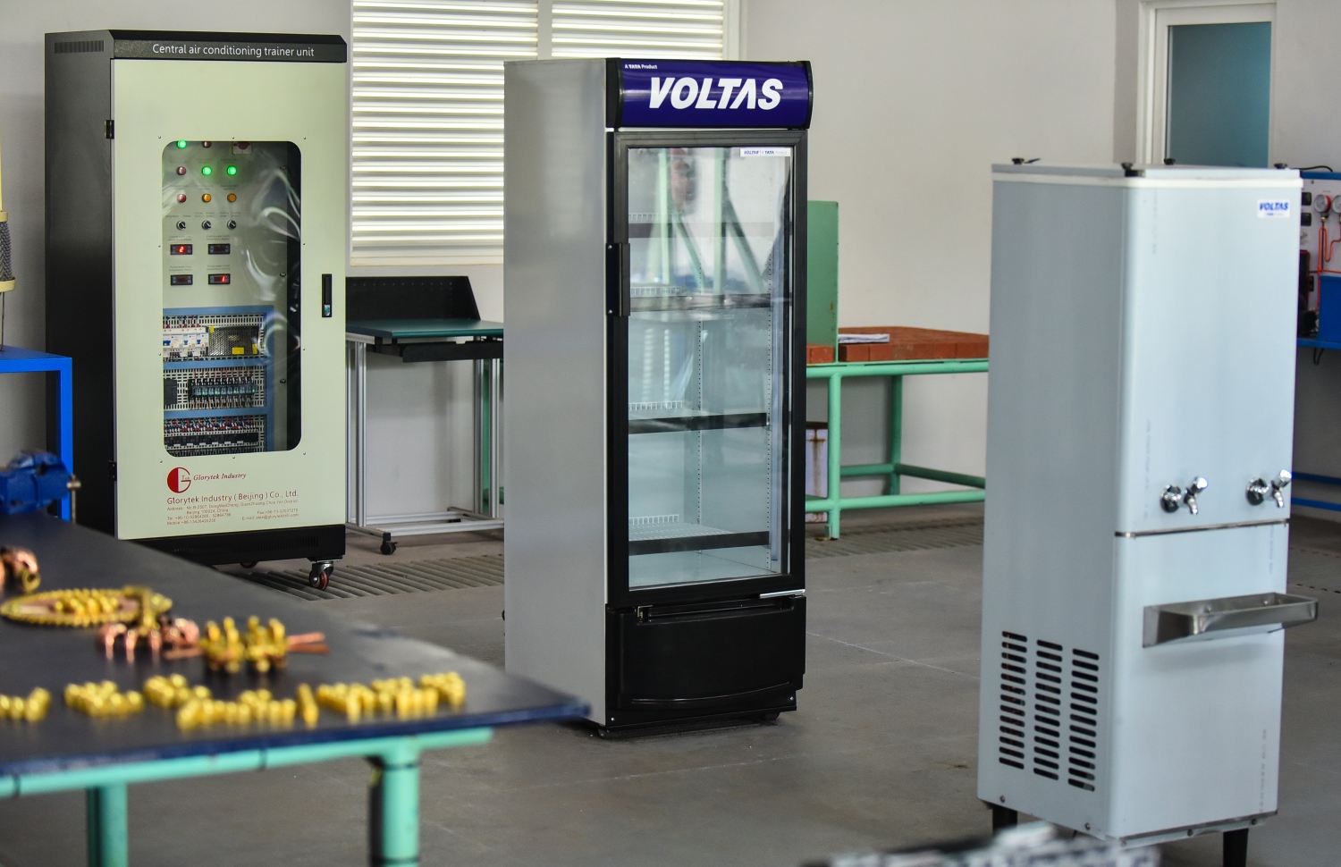 އެއާ ކޮންޑިޝަން އާއި ރެފްރިޖަރޭޓަރު ދަސްކޮށްދިނުމަށް ޓިވެކްގައި ގާއިމްކޮށްފައިވާ ވޯކްޝޮޕް. -- ފޮޓޯ: ހުސައިން ވަހީދު/ މިހާރު