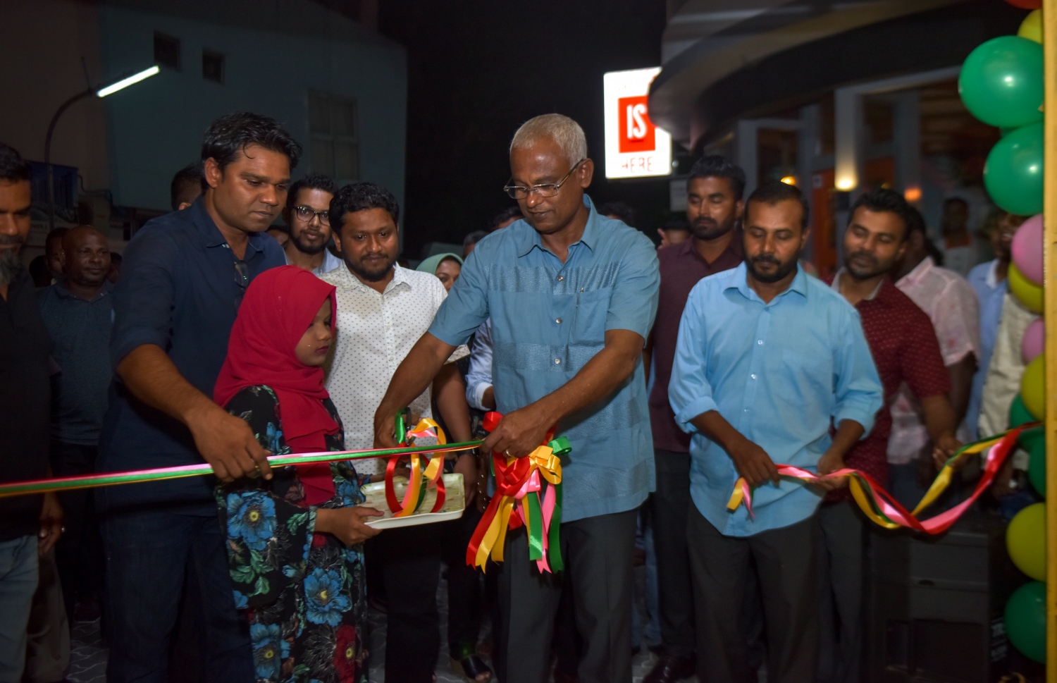 އިދިކޮޅު ކޯލިޝަންގެ ޖަގަހައެއް، އިބޫ ހުޅުއްވައި ދެއްވަނީ. - ފޮޓޯ: އެމްޑީޕީ