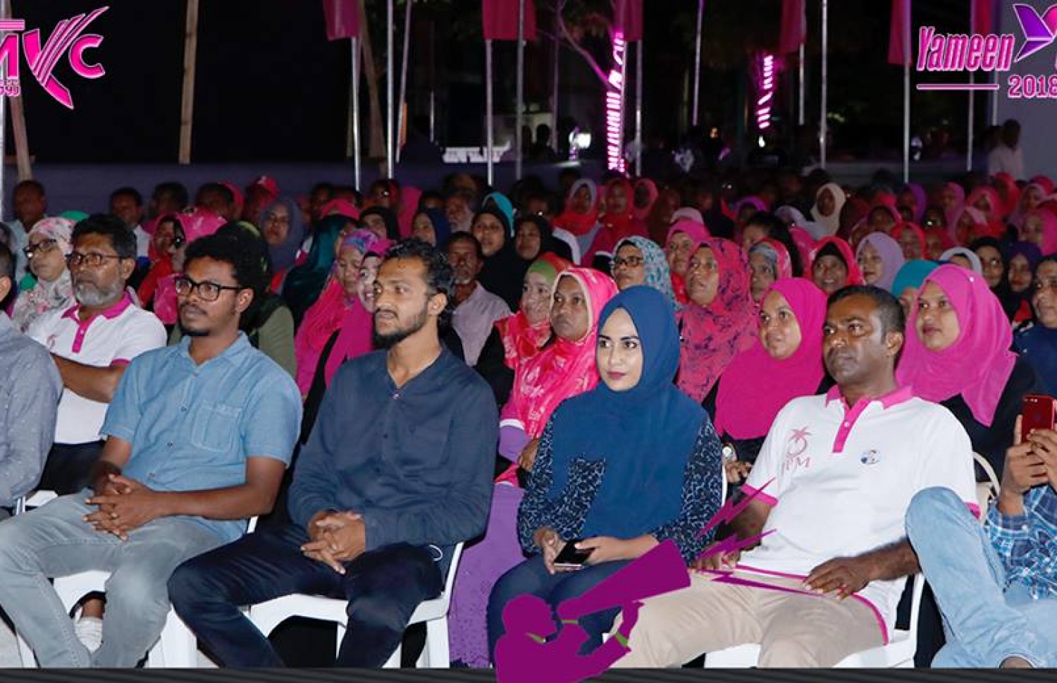 ހުޅުމާލޭގައި ރޭ ބޭއްވި ޖަލްސާގައި އެ އަވަށުގައި ދިރިއުޅޭ މީހުން ބައިވެރިވަނީ. - ފޮޓޯ: ޕީޕީއެމް