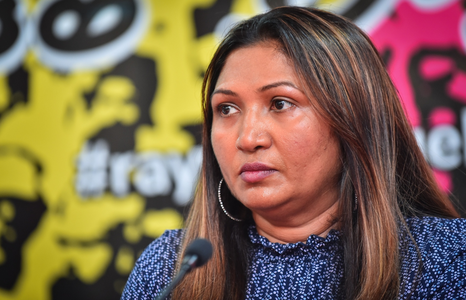 ނާޒިމްގެ ސިއްހީ ހާލުކޮޅާ ގުޅޭގޮތުން އޭނާގެ އަނބިކަނބަލުން (ކ) އަފާފް މިއަދު ނޫސްވެރިންނާ ވާހަކަ ދައްކަވަނީ-- މިހާރު ފޮޓޯ: ނިޝާން އަލީ