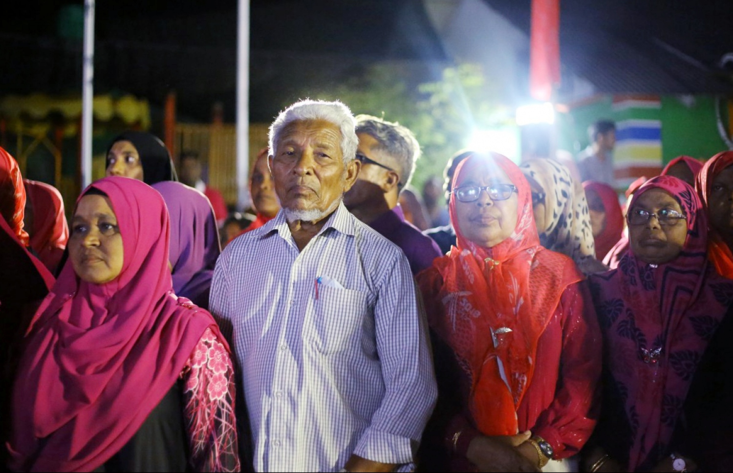 މި އަހަރުގެ ރިޔާސީ އިންތިޚާބުގެ ކެމްޕެއިނަށް، ރައީސް އަބްދުﷲ ޔާމީންގެ ރަނިންމޭޓް ޑރ. މުހައްމަދު ޝަހީމް އަލީ ސައީދު ފުވައްމުލަކަށް ކުރައްވަމުން ގެންދަވާ ދަތުރުގައި، އެ ސިޓީގައި ޕީޕީއެމްގެ އޮފީހެއް ހުޅުއްވައި ދެއްވުމަށް ބޭއްވި ރަސްމިއްޔާތުގައި ބައިވެރިވި ބައެއް މީހުން.