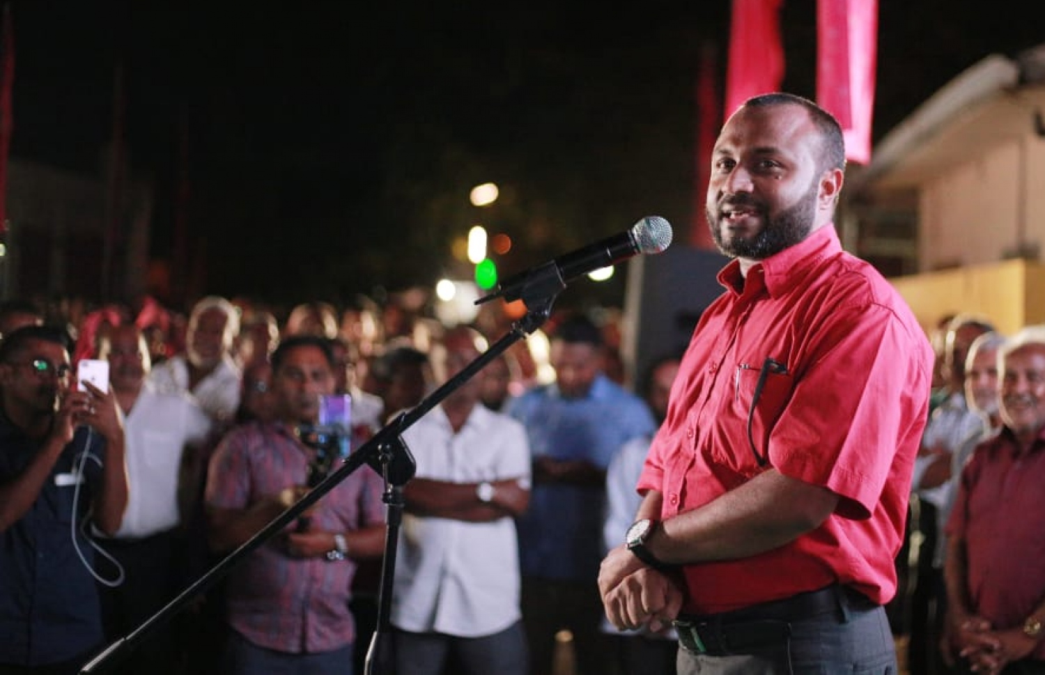 މި އަހަރުގެ ރިޔާސީ އިންތިޚާބުގެ ކެމްޕެއިނަށް، ރައީސް އަބްދުﷲ ޔާމީންގެ ރަނިންމޭޓް ޑރ. މުހައްމަދު ޝަހީމް އަލީ ސައީދު ފުވައްމުލަކަށް ކުރައްވަމުން ގެންދަވާ ދަތުރުގައި، އެ ސިޓީގައި ޕީޕީއެމްގެ އޮފީހެއް ހުޅުއްވައި ދެއްވުމަށް ފަހު ވާހަކަ ދައްކަވަނީ.