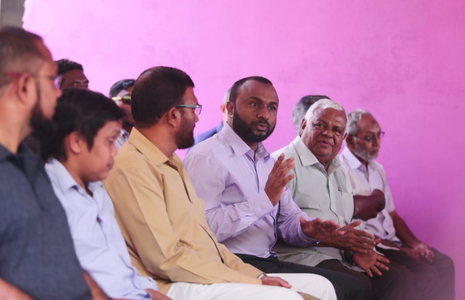 މި އަހަރުގެ ރިޔާސީ އިންތިޚާބުގެ ކެމްޕެއިނަށް، ރައީސް އަބްދުﷲ ޔާމީންގެ ރަނިންމޭޓް ޑރ. މުހައްމަދު ޝަހީމް އަލީ ސައީދު ފުވައްމުލަކަށް ކުރައްވަމުން ގެންދަވާ ދަތުރުގައި، އެ ސިޓީގެ ބަޔަކާ ބައްދަލު ކުރައްވަނީ.