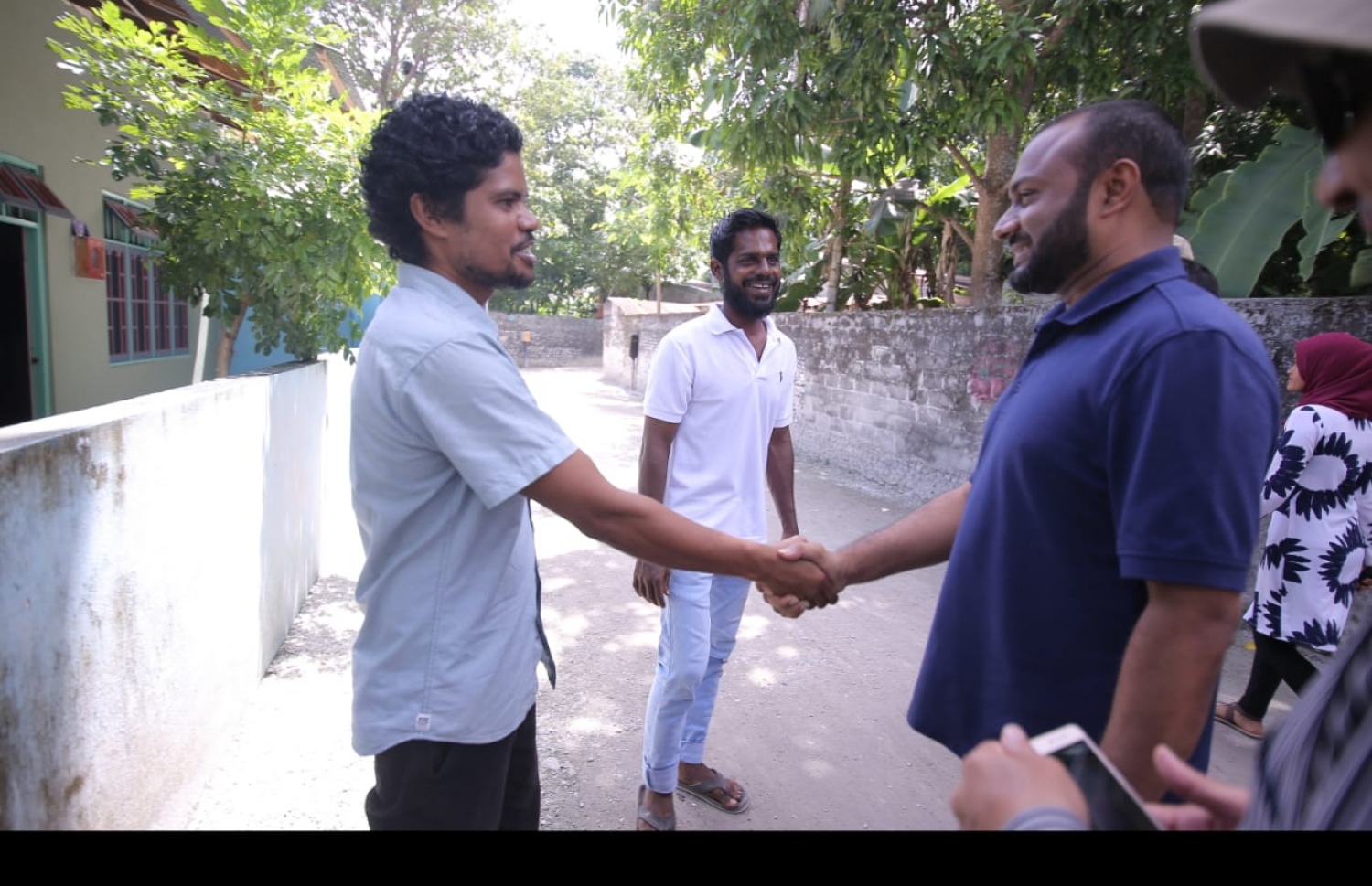 މި އަހަރުގެ ރިޔާސީ އިންތިޚާބުގެ ކެމްޕެއިނަށް، ރައީސް އަބްދުﷲ ޔާމީންގެ ރަނިންމޭޓް ޑރ. މުހައްމަދު ޝަހީމް އަލީ ސައީދު ފުވައްމުލަކަށް ކުރައްވަމުން ގެންދަވާ ދަތުރުގައި، އެ ސިޓީގެ ޒުވާނަކާ ސަލާމް ކުރައްވަނީ.