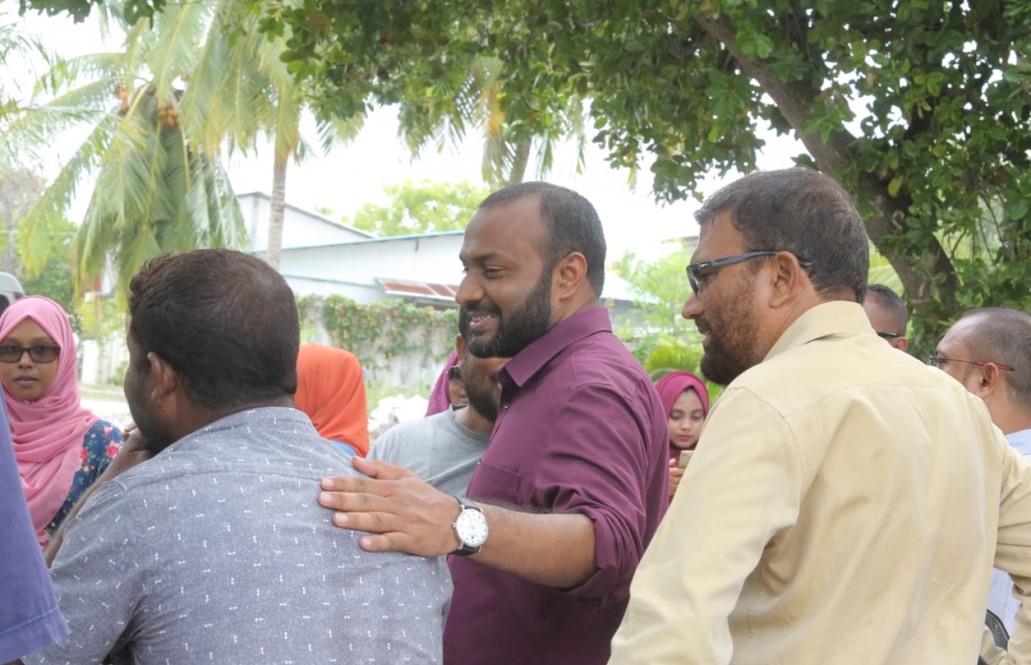 މި އަހަރުގެ ރިޔާސީ އިންތިޚާބުގައި ވާދަކުރައްވާ ޕީޕީއެމްގެ ކެންޑިޑޭޓް ރައީސް ޔާމީންގެ ރަނިންމޭޓް ޑރ. ޝަހީމް ފުވައްމުލަކުގައި ކެމްޕެއިން ކުރައްވަނީ.---ފޮޓޯ: ޕީޕީއެމް