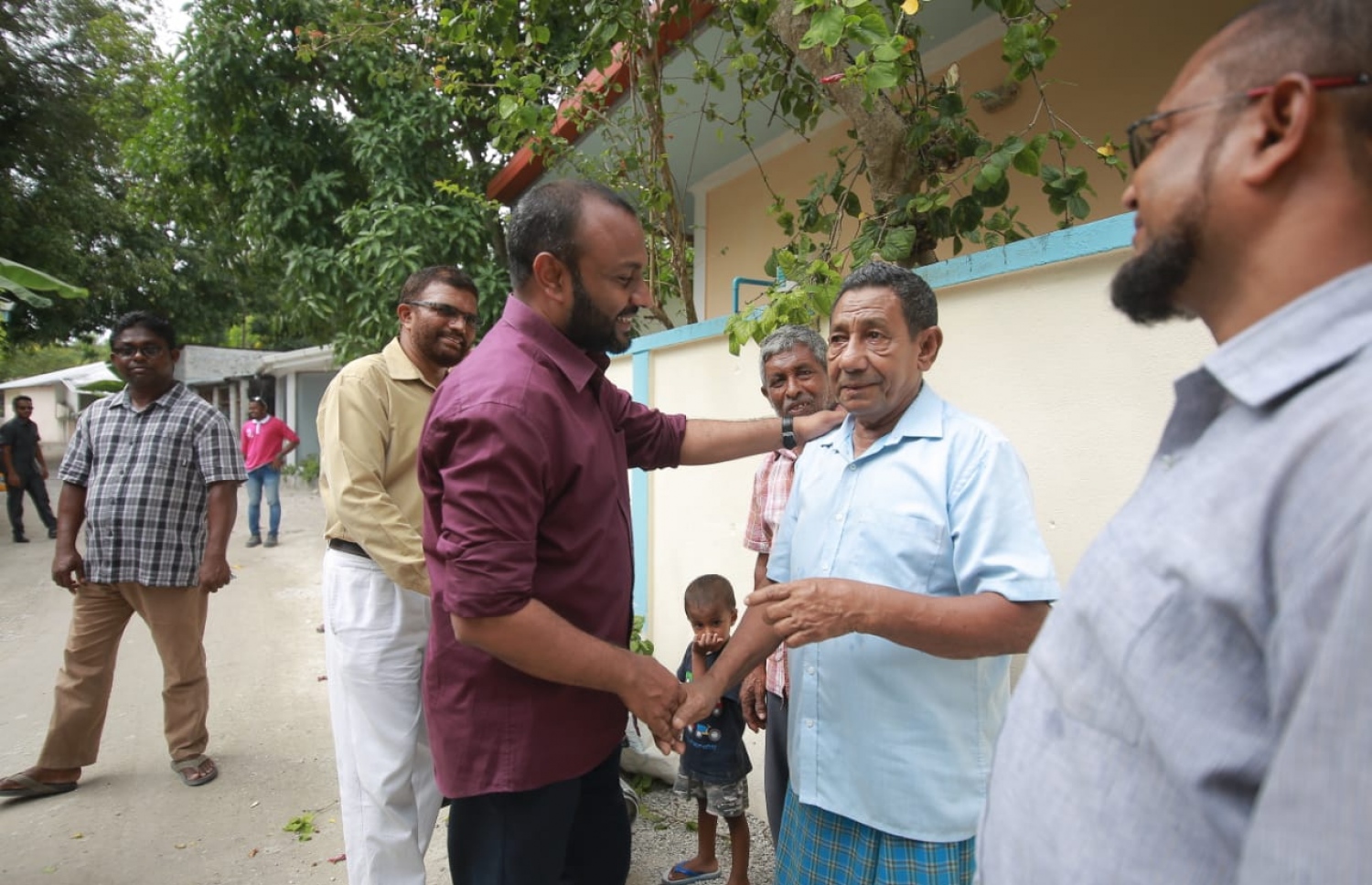 މި އަހަރުގެ ރިޔާސީ އިންތިޚާބުގައި ވާދަކުރައްވާ ޕީޕީއެމްގެ ކެންޑިޑޭޓް ރައީސް ޔާމީންގެ ރަނިންމޭޓް ޑރ. ޝަހީމް ފުވައްމުލަކުގައި ކެމްޕެއިން ކުރައްވަނީ.---ފޮޓޯ: ޕީޕީއެމް