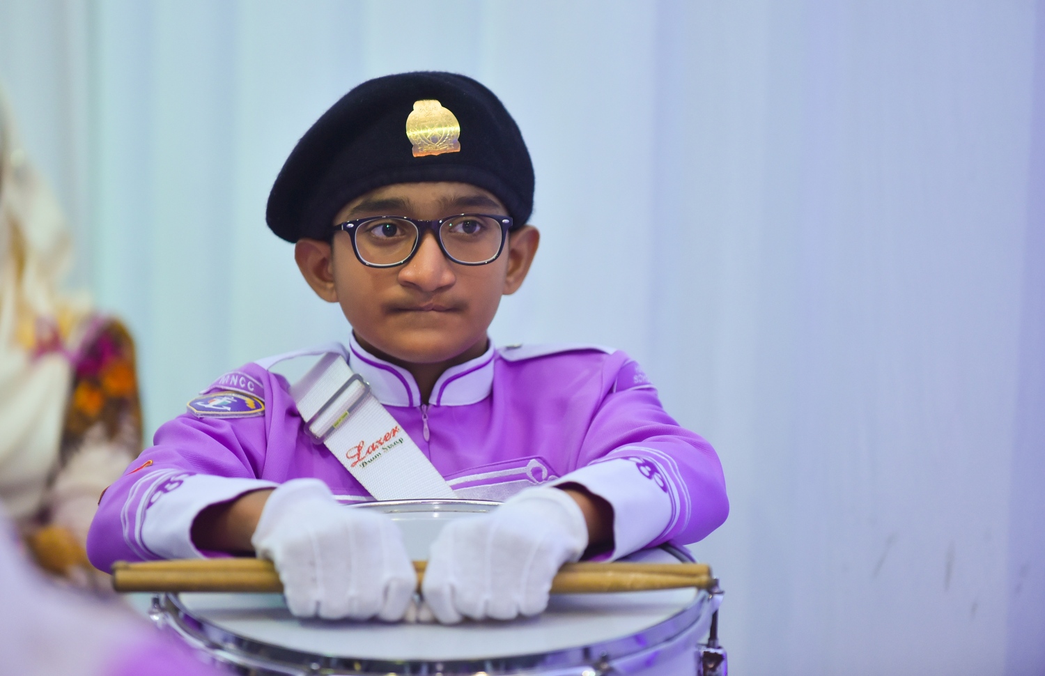 މާލެ: އޮގަސްޓް 15، 2018- ހިރިޔާ ސްކޫލުގެ މިއަހަރުގެ އިނާމު ދިނުމުގެ ޖަލްސާގައި އެސްކޫލު ބޭންޑުގެ ދަރިވަރެއް މަޑުކޮށްލައިގެން.---ފޮޓޯ: ހުސައިން ވަހީދު/މިހާރު