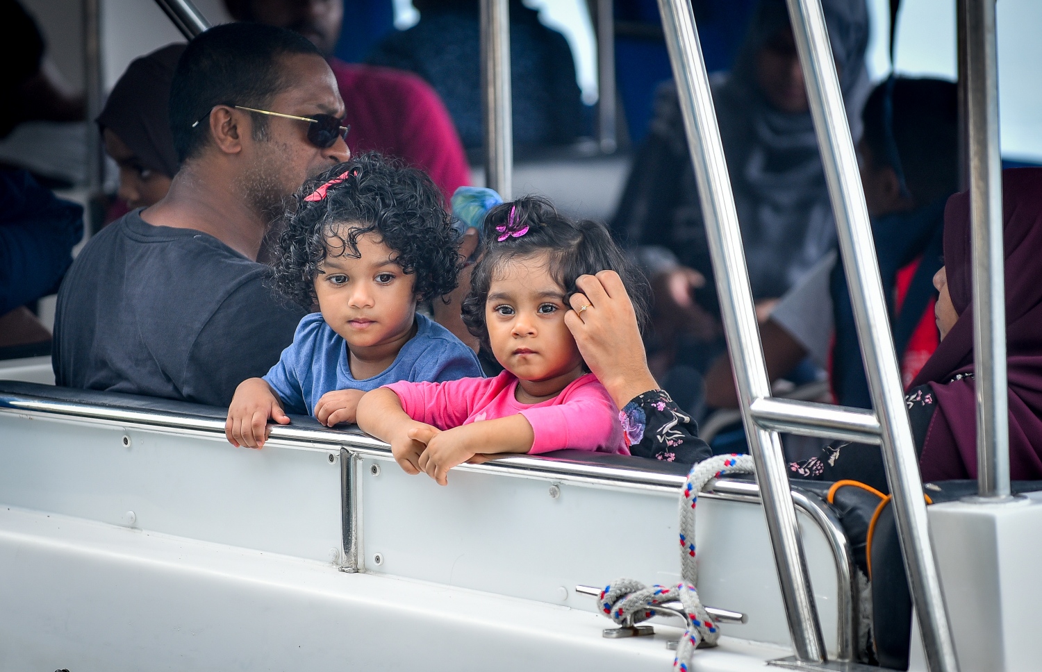 މާލެ: އޮގަސްޓް 17، 2018- އަންނަ އަންގާރަ ދުވަހު ފާހަގަކުރާ މި އަހަރުގެ ބޮޑު އީދު ޗުއްޓީއަށް ތަނަކަށް ދާ ކުޑަ ދެ ކުއްޖަކު ލޯންޗުގައި.---ފޮޓޯ: ނިޝާން އަލީ/މިހާރު