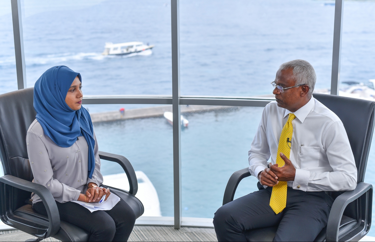 އިދިކޮޅު ރިޔާސީ ކެންޑިޑޭޓްގެ ހައިސިއްޔަތުން ރައީސް އިބްރާހިމް މުހައްމަދު ސޯލިހުއާ "މިހާރު"ގެ ފަރާތުން ފަޒީނާ އިންޓަވިއުކުރަނީ