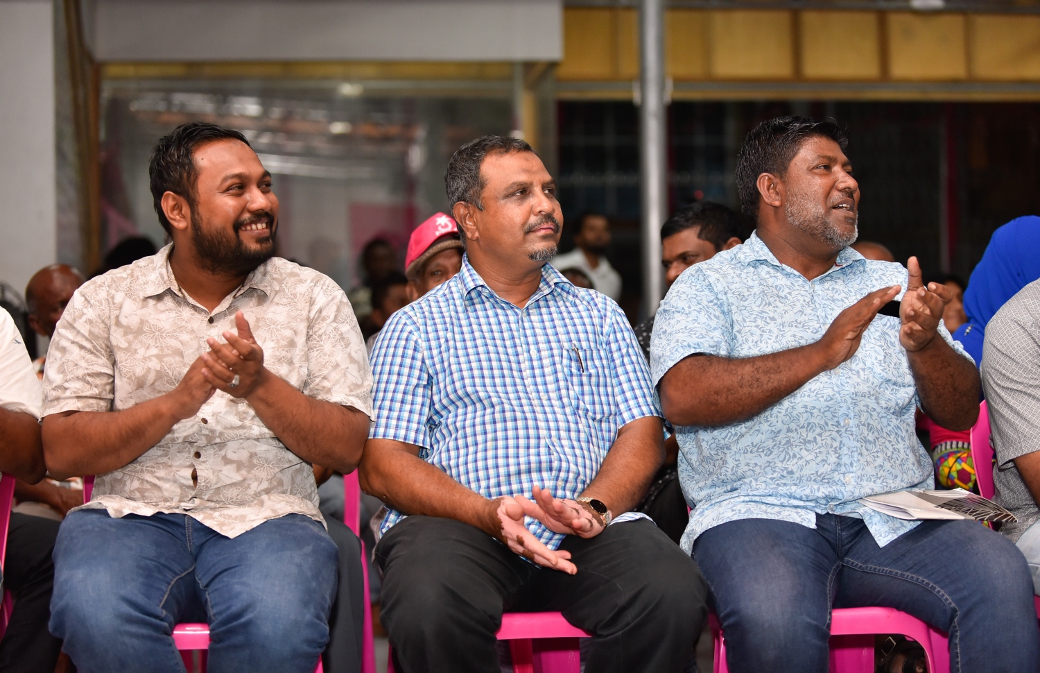 މާލެ: އޮގަސްޓް 17، 2018- މި އަހަރުގެ ރިޔާސީ އިންތިޚާބުގެ ކެމްޕެއިނާ ގުޅުވައިގެން، ޕީޕީއެމުން އެ ޕާޓީގެ "ރުމާލު 2" ޖަގަހައިގައި ބޭއްވި ޖަލްސާގައި ބައިވެރިވި ބައެއް މީހުން.---ފޮޓޯ: ހުސައިން ވަހީދު/މިހާރު