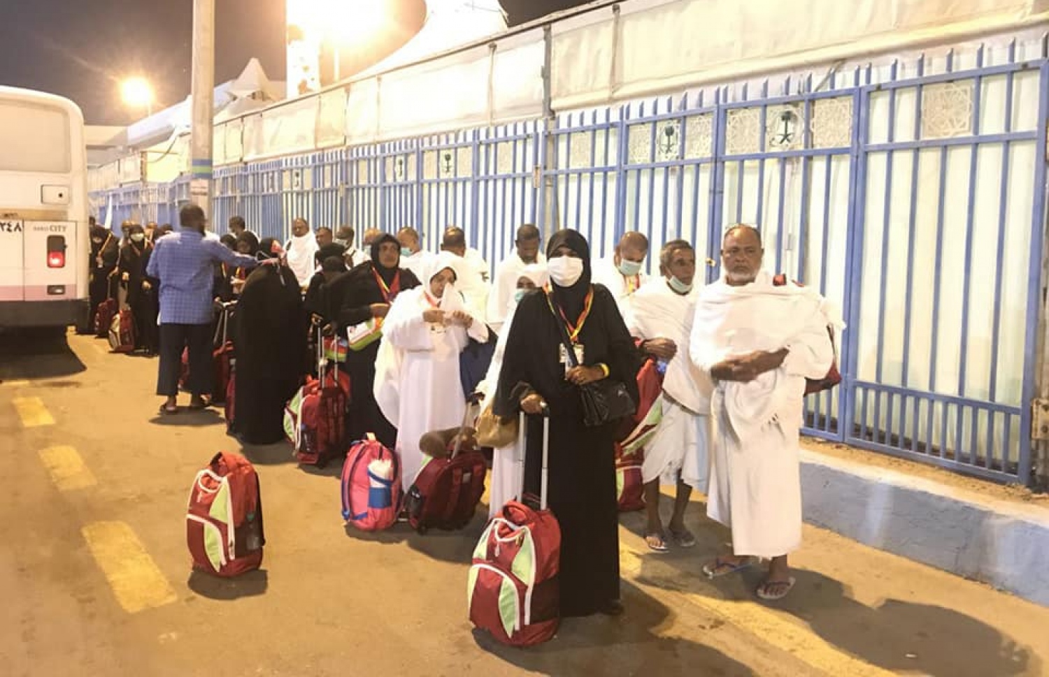 މި އަހަރު، ހައްޖު ކޯޕަރޭޝަންގެ ހަވާލުގައި ހައްޖަށް ގޮސް ތިބި ދިވެހިންތަކެއް މަޑުކޮށްލައިގެން. - ފޮޓޯ: ހައްޖު ކޯޕަރޭޝަން