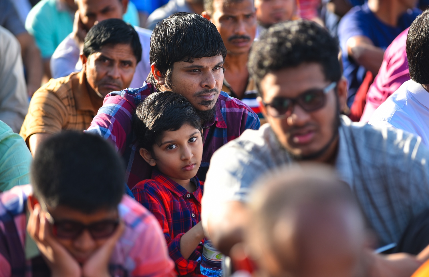 މާލެ: އޯގަސްޓް 21، 2018- މާފަންނު ސްޓޭޑިއަމްގައި ބޮޑު ޖަމާއަތުގައި މިއަދު ކުރި އަޟްހާ އީދު ނަމާދުގައި ބައިވެރިވި ބައެއް މީހުން.---ފޮޓޯ: ހުސައިން ވަހީދު/މިހާރު