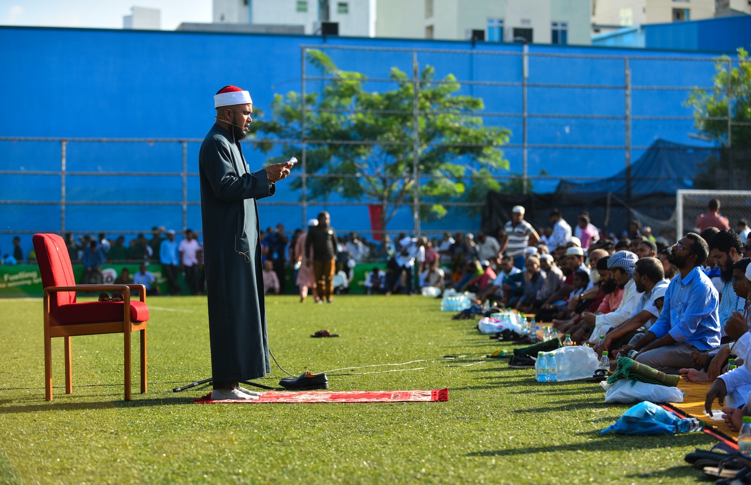 މާލެ: އޯގަސްޓް 21، 2018- މާފަންނު ސްޓޭޑިއަމްގައި ބޮޑު ޖަމާއަތުގައި މިއަދު ކުރި އަޟްހާ އީދު ނަމާދުގައި ހުތުބާ ވިދާޅުވަނީ.---ފޮޓޯ: ހުސައިން ވަހީދު/މިހާރު