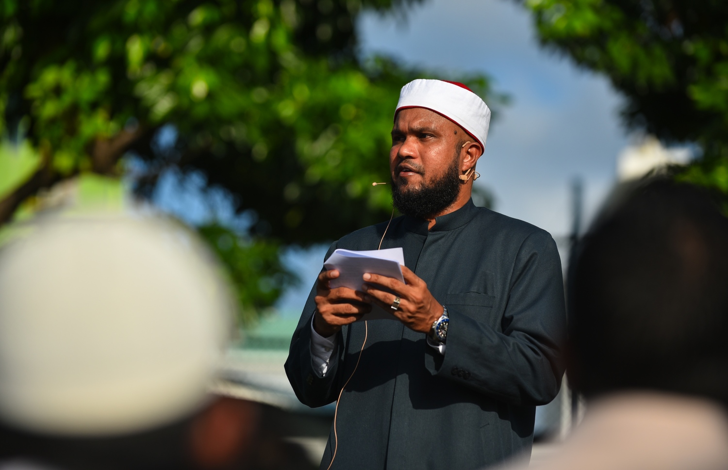 މާލެ: އޯގަސްޓް 21، 2018- މާފަންނު ސްޓޭޑިއަމްގައި ބޮޑު ޖަމާއަތުގައި މިއަދު ކުރި އަޟްހާ އީދު ނަމާދުގައި ހުތުބާ ވިދާޅުވަނީ.---ފޮޓޯ: ހުސައިން ވަހީދު/މިހާރު