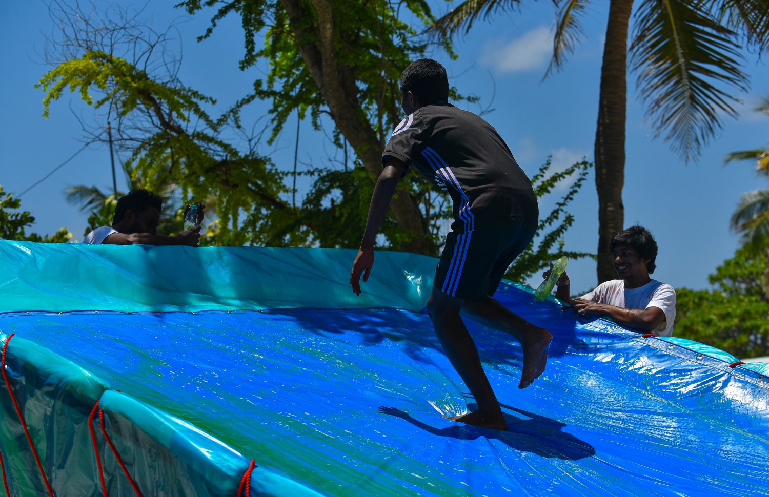 ހުޅުމާލެ: އޯގަސްޓް 21، 2018- "އެމްއޭސީއެލް އީދު އުފާ"ގެ ނަމުގައި ހުޅުމާލޭގައި ބޭއްވި އީދު ކުޅިވަރުތަކުގެ ތެރެއިން ކުޅިވަރެއްގައި ކުޑަކުއްޖަކު ވާދަކުރަނީ.---ފޮޓޯ: ހުސައިން ވަހީދު/މިހާރު