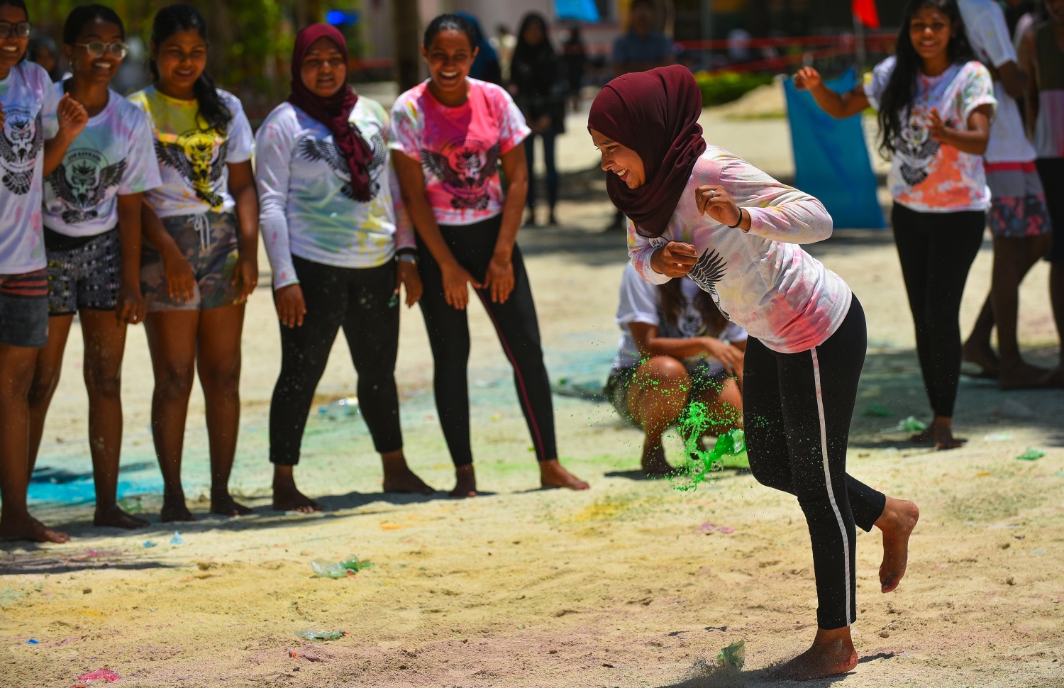 ހުޅުމާލެ: އޯގަސްޓް 21، 2018- "އެމްއޭސީއެލް އީދު އުފާ"ގެ ނަމުގައި ހުޅުމާލޭގައި ބޭއްވި އީދު ކުޅިވަރުތަކުގައި ބައިވެރިވި ބައެއް ޒުވާނުން، ފެން ޖެހުމުގެ ކުޅިވަރެއްގައި.---ފޮޓޯ: ހުސައިން ވަހީދު/މިހާރު