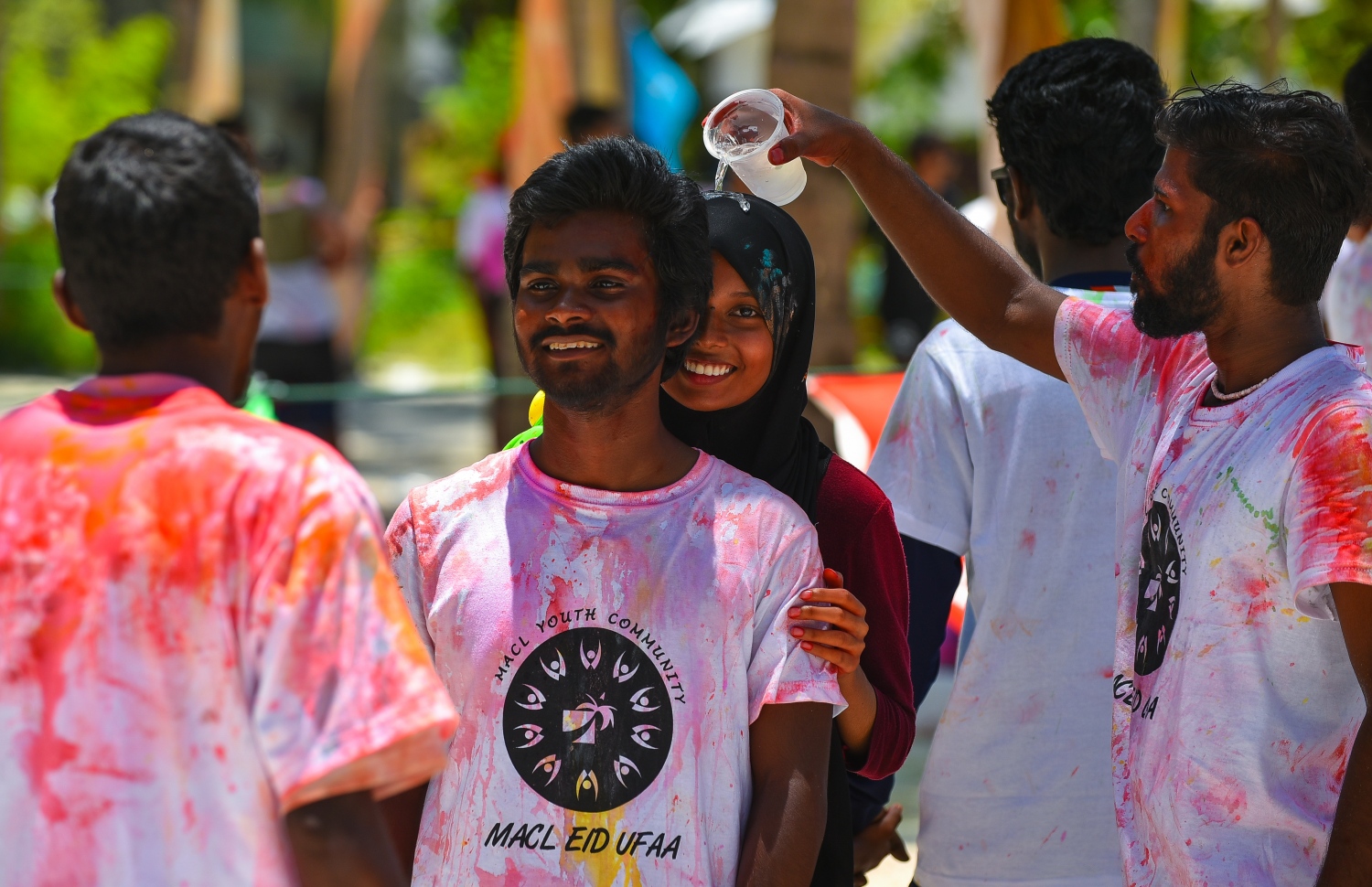 ހުޅުމާލެ: އޯގަސްޓް 21، 2018- "އެމްއޭސީއެލް އީދު އުފާ"ގެ ނަމުގައި ހުޅުމާލޭގައި ބޭއްވި އީދު ކުޅިވަރުތަކުގައި ބައިވެރިވި ބައެއް ޒުވާނުން ފެންކުލަ ޖަހަނީ.---ފޮޓޯ: ހުސައިން ވަހީދު/މިހާރު