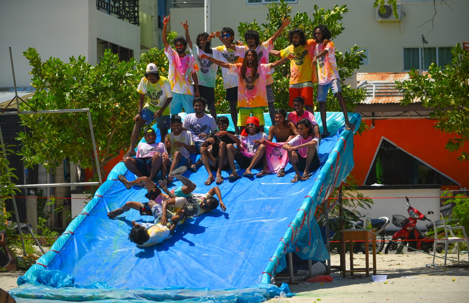 ހުޅުމާލެ: އޯގަސްޓް 21، 2018- "އެމްއޭސީއެލް އީދު އުފާ"ގެ ނަމުގައި ހުޅުމާލޭގައި ބޭއްވި އީދު ކުޅިވަރުތަކުގައި ބައިވެރިވި ބައެއް ޒުވާނުން.---ފޮޓޯ: ހުސައިން ވަހީދު/މިހާރު