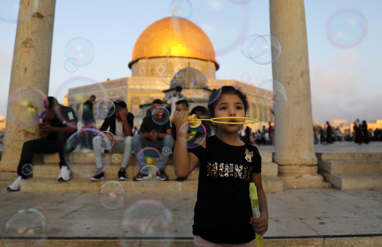 އަގް އަގްސާ މިސްކިތް ހިމެނޭ ސަރަހައްދުގައި ފަލަސްތީނުގެ ކުއްޖަކު މިއަދު ސައިބޯނި ބޮކި އަރުވަނީ. --ފޮޓޯ:އޭއެފްޕީ