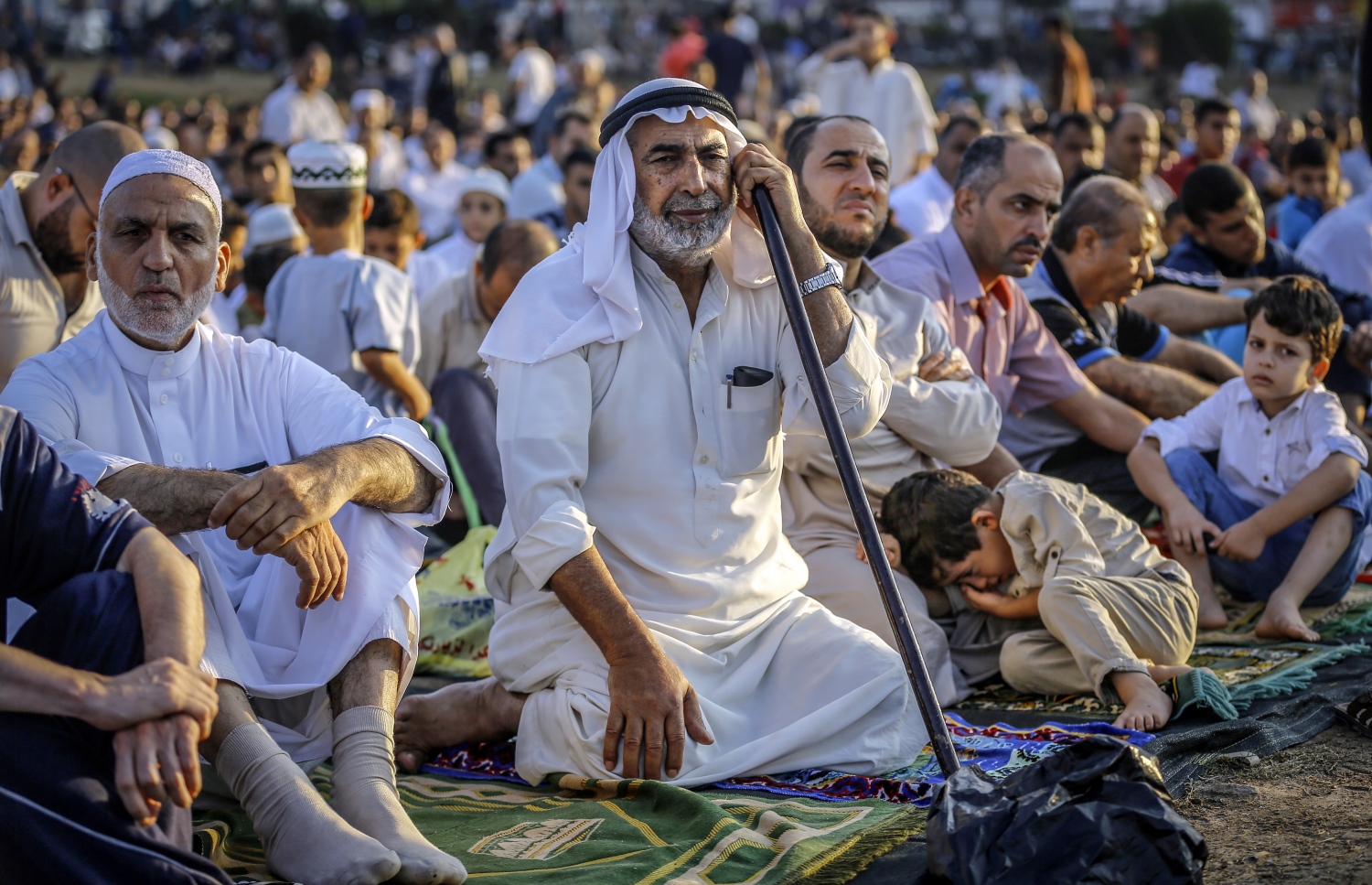 ފަލަސްތީނުގެ މުސްލިމް ގާޒާގައި މިއަދު އީދު ނަމާދު ކުރަނީ. --ފޮޓޯ:އޭއެފްޕީ