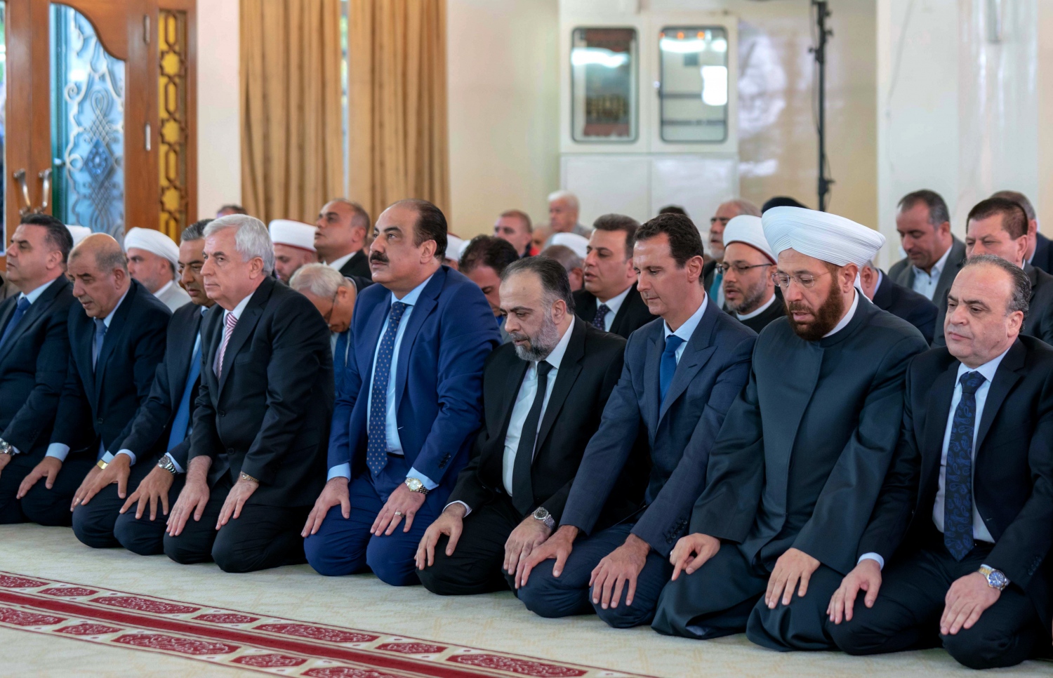 ސީރިއާގެ ރައީސް ބައްޝާރުލް އަސަދު (މ) މިއަދު އީދު ނަމާދު ކުރައްވަނީ. --ފޮޓޯ:އޭއެފްޕީ