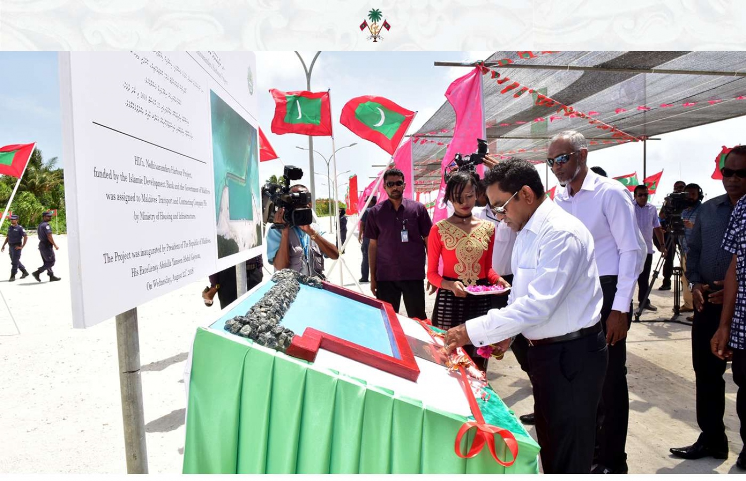 ނޮޅިވަރަމްފަރުގެ ބަނދަރު ރައީސް ޔާމީން މިއަދު ރަސްމީކޮށް ހުޅުއްވައި ދެއްވަނީ.---ފޮޓޯ: ރައީސް އޮފީސް