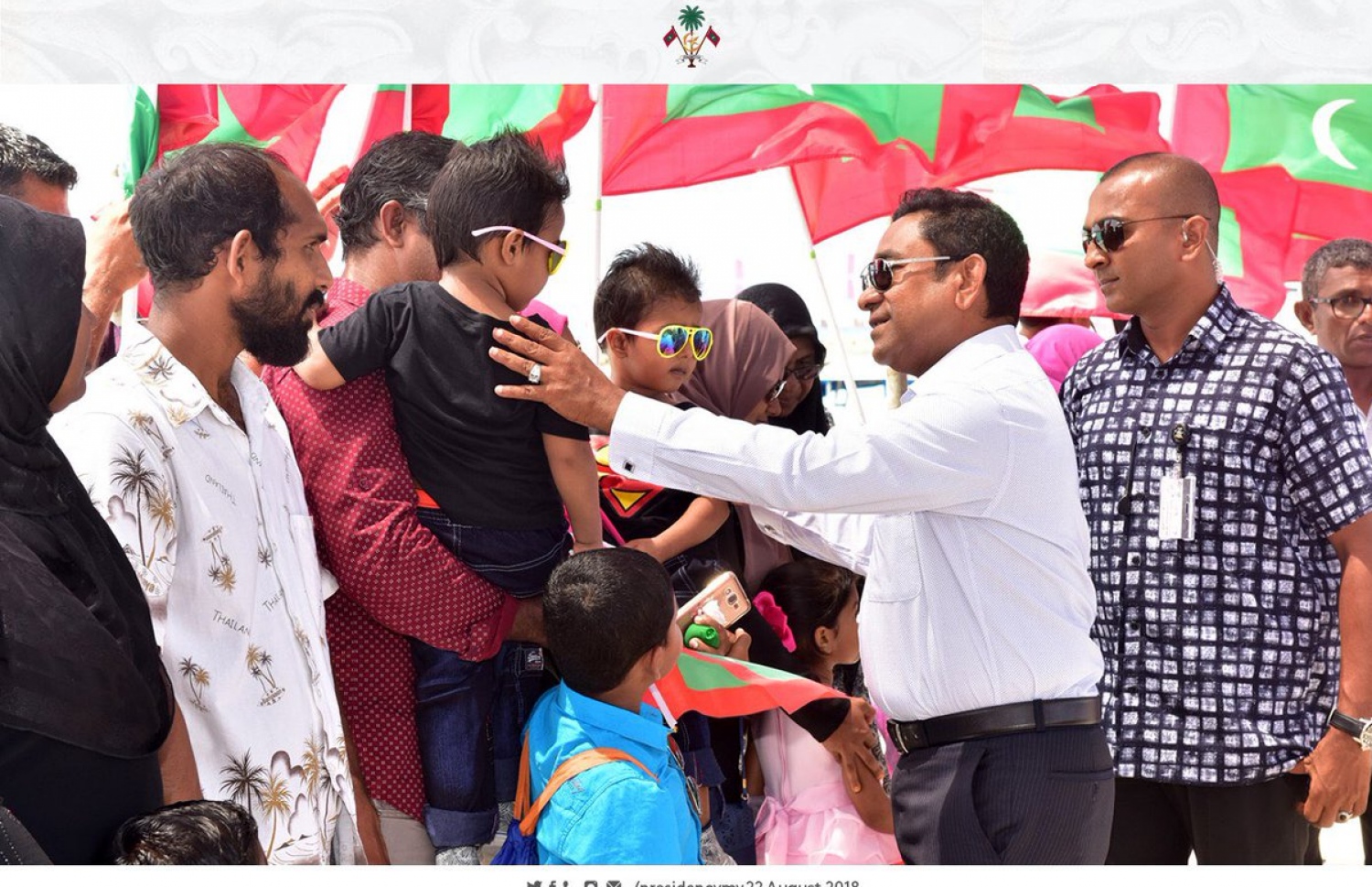 ރައީސް ޔާމީން މިއަދު ނޮޅިވަރަމްފަރަށް ކުރެއްވި ދަތުރުގައި ބައެއް މީހުންނާ ސަލާމް ކުރައްވަނީ